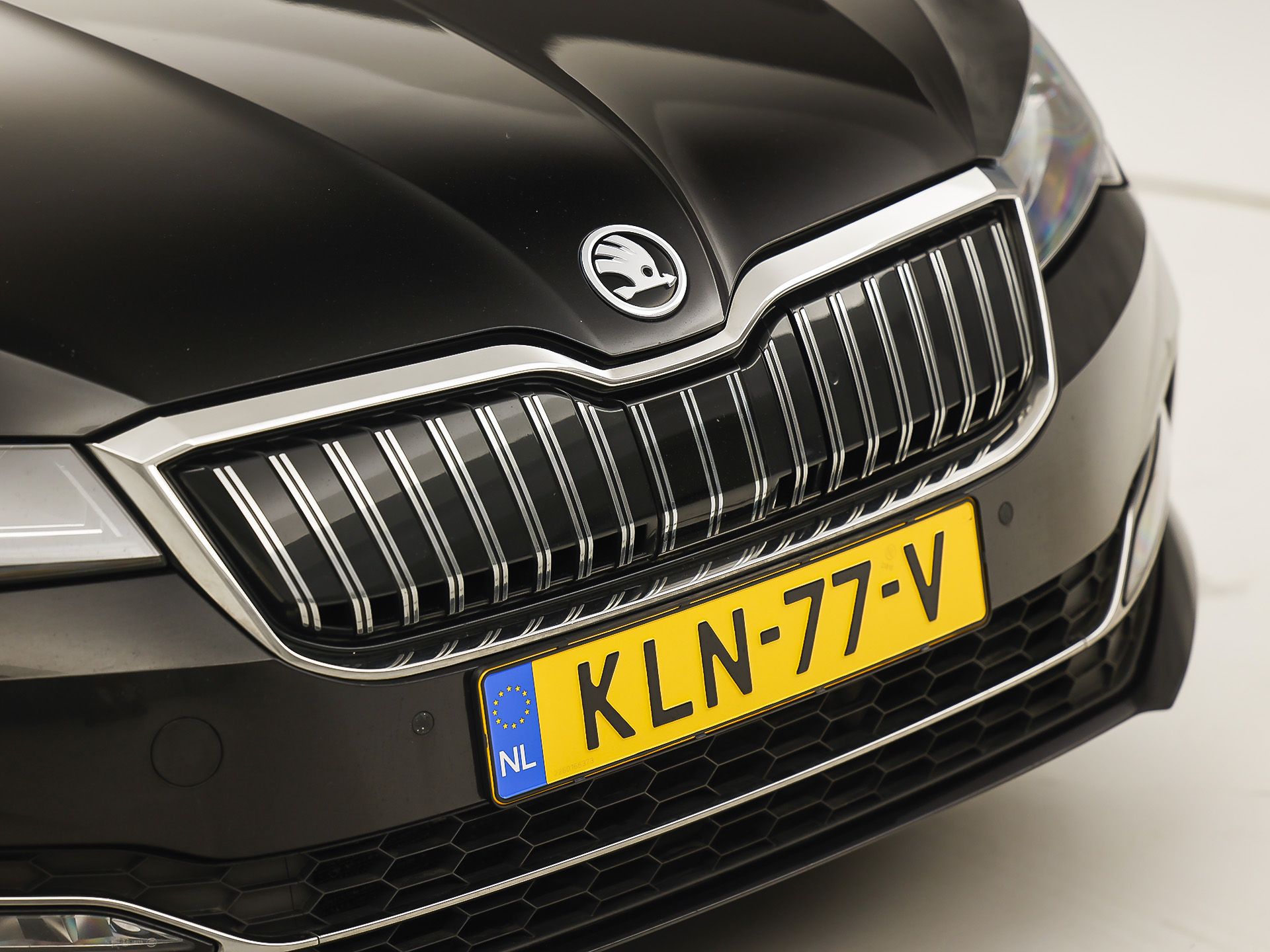 Škoda Superb Combi 1.4 TSI iV Sport 218Pk Automaat (VIRTUAL COCKPIT, APPLE CARPLAY, GROOT NAVI, MEMORY SEAT, LEDER/ALCANTARA, CAMERA, STOELVERWARMING, ADAPTIVE CRUISE, ELEK ACHTERKLEP, NIEUWSTAAT)