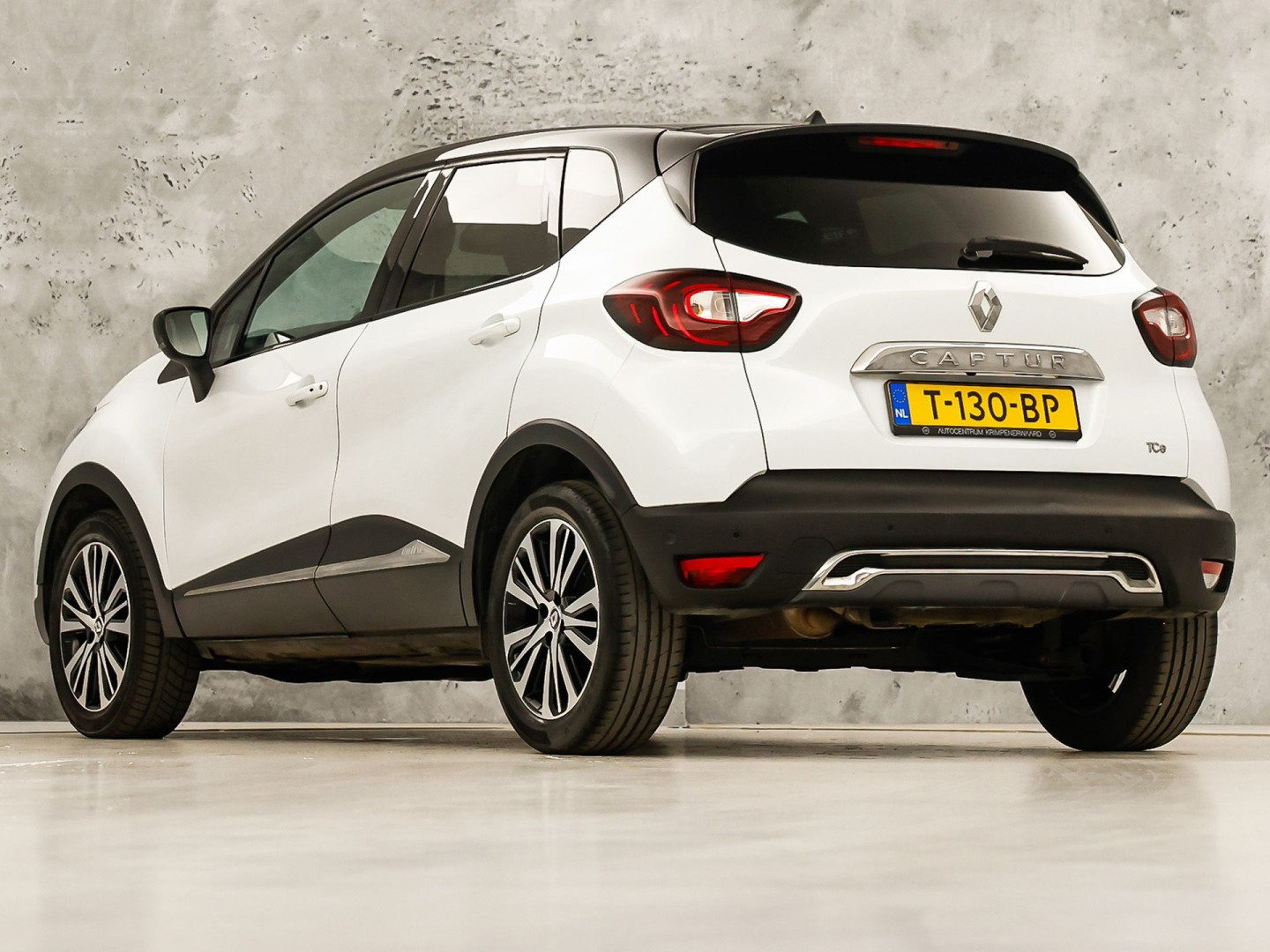 Renault Captur 1.2 TCe Initiale Paris (PANORAMADAK, NAVIGATIE, LEDER, STOELVERWARMING, CLIMATE, CAMERA, SPORTSTOELEN, GETINT GLAS, CRUISE, NIEUWSTAAT)
