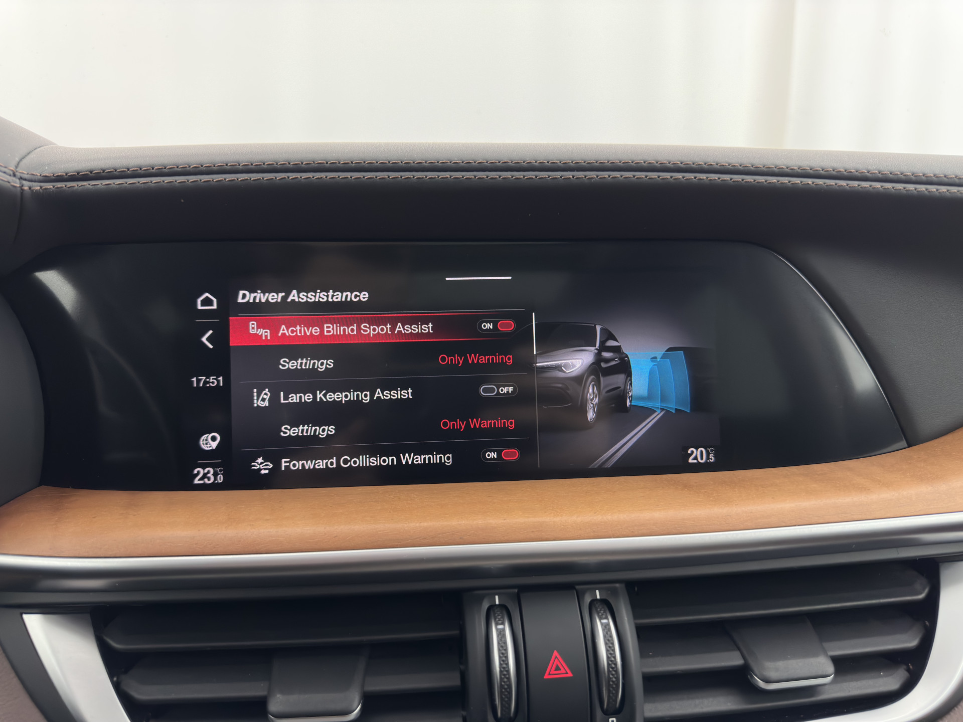 Alfa Romeo Stelvio 2.0 T Veloce AWD B-Tech Business Edition Aut. *PANO | LEATHER | XENON | ADAPTIVE-CRUISE | MEMORY-PACK | BLIND-SPOT | HEATED-SPORTSEATS | CAMERA | DAB+ | KEYLESS | SHIFT-PADDLES | PRIVACY-GLASS | NAVI-FULLMAP | TOWBAR | 20''