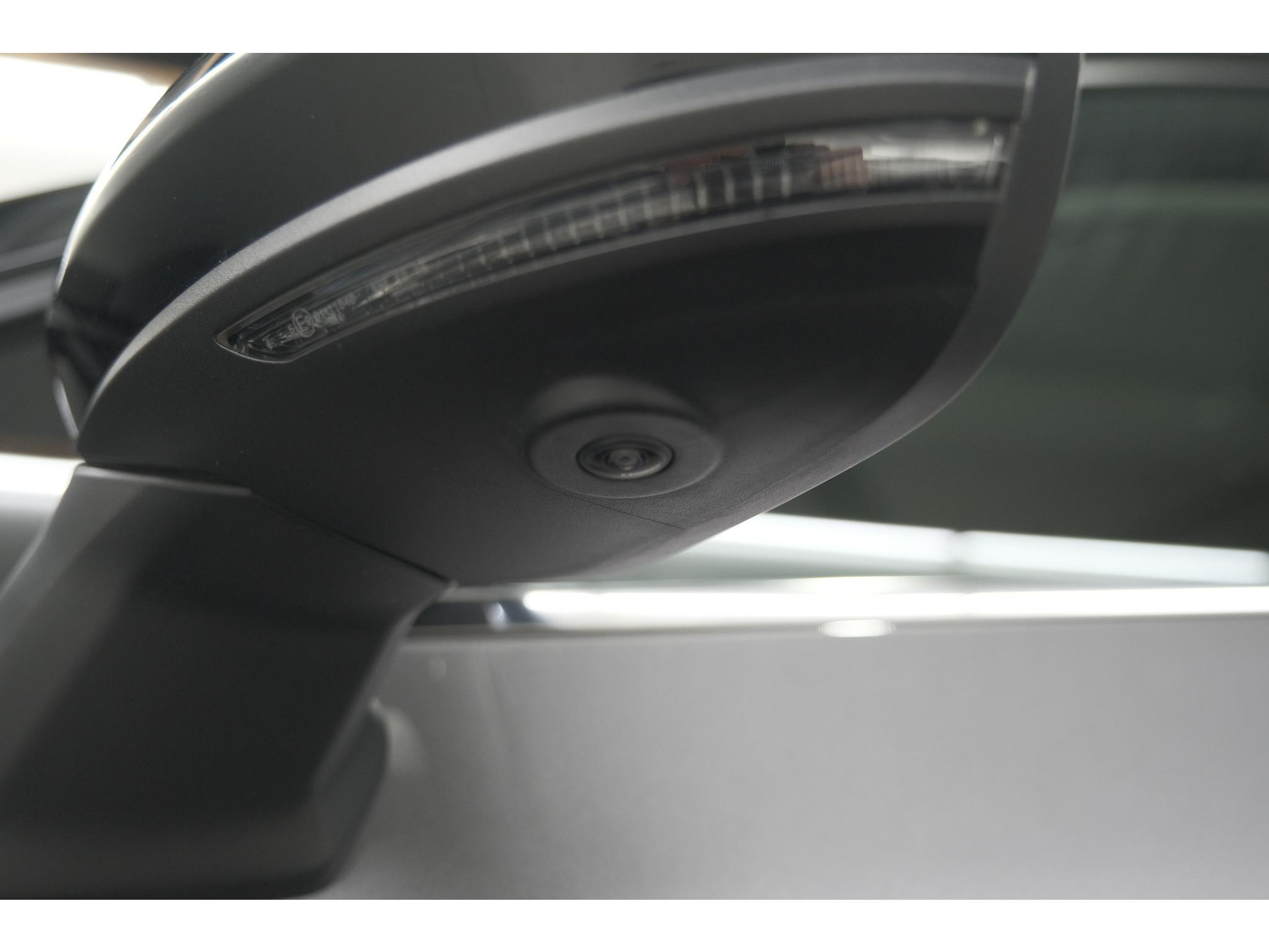 Renault Captur Mild Hybrid 140 EDC Techno | 360 Camera | Groot scherm | Stoelverwarming | Parkeersensoren | Allseason banden