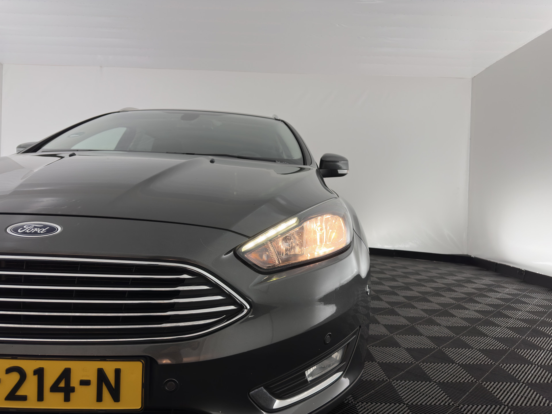 Ford Focus Wagon 1.5 TDCI Titanium Lease Edition (INCL-BTW) Aut. *NAVI-FULLMAP | HEATED-COMFORTSEATS | KEYLESS | PRIVACY-GLASS | ECC | SYNC-AUDIO | PDC | CRUISE | 16''ALU*