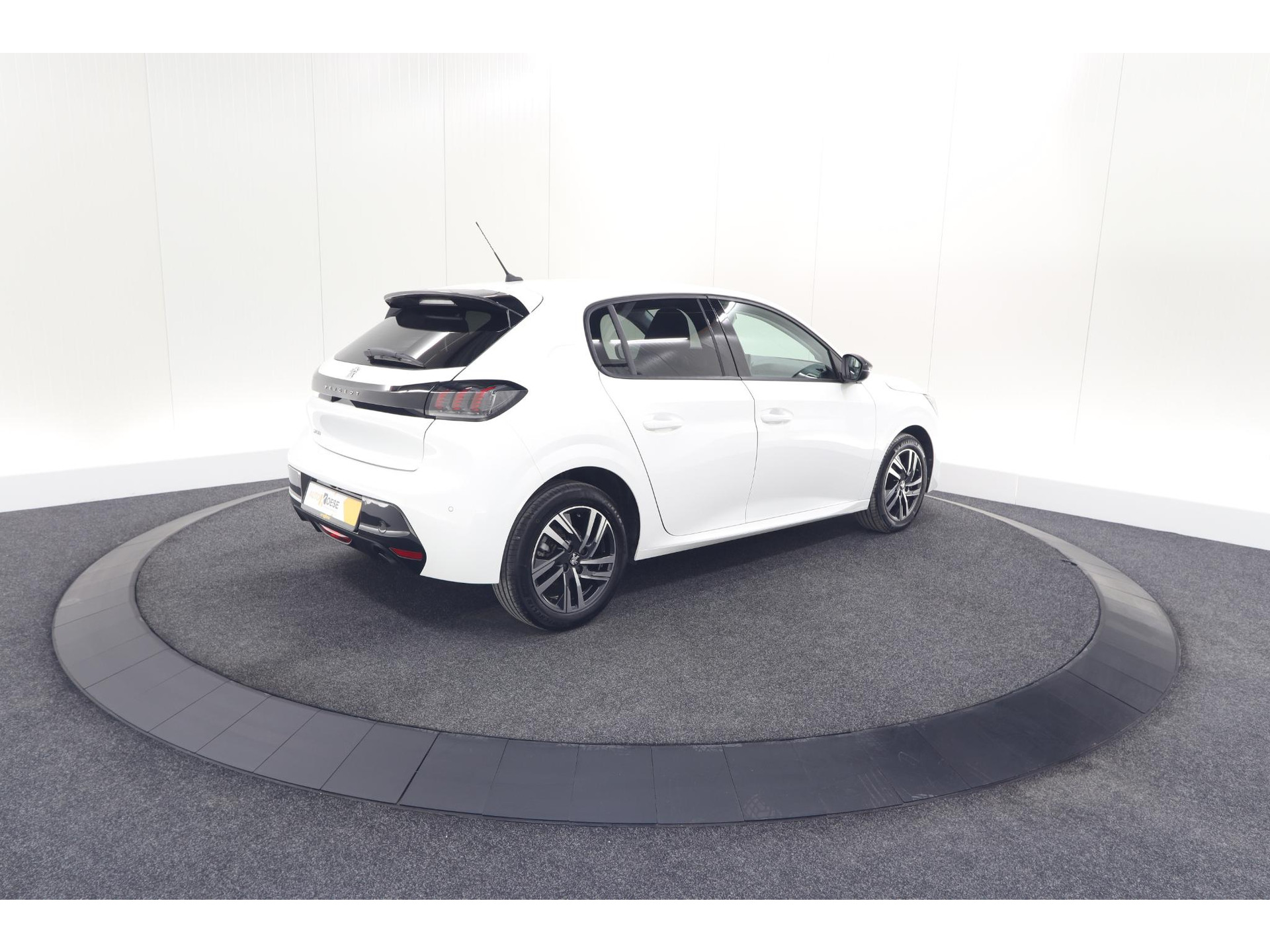 Peugeot 208 PureTech 100 Allure Pack | Camera | Apple Carplay | Stoelverwarming | Parkeersensoren