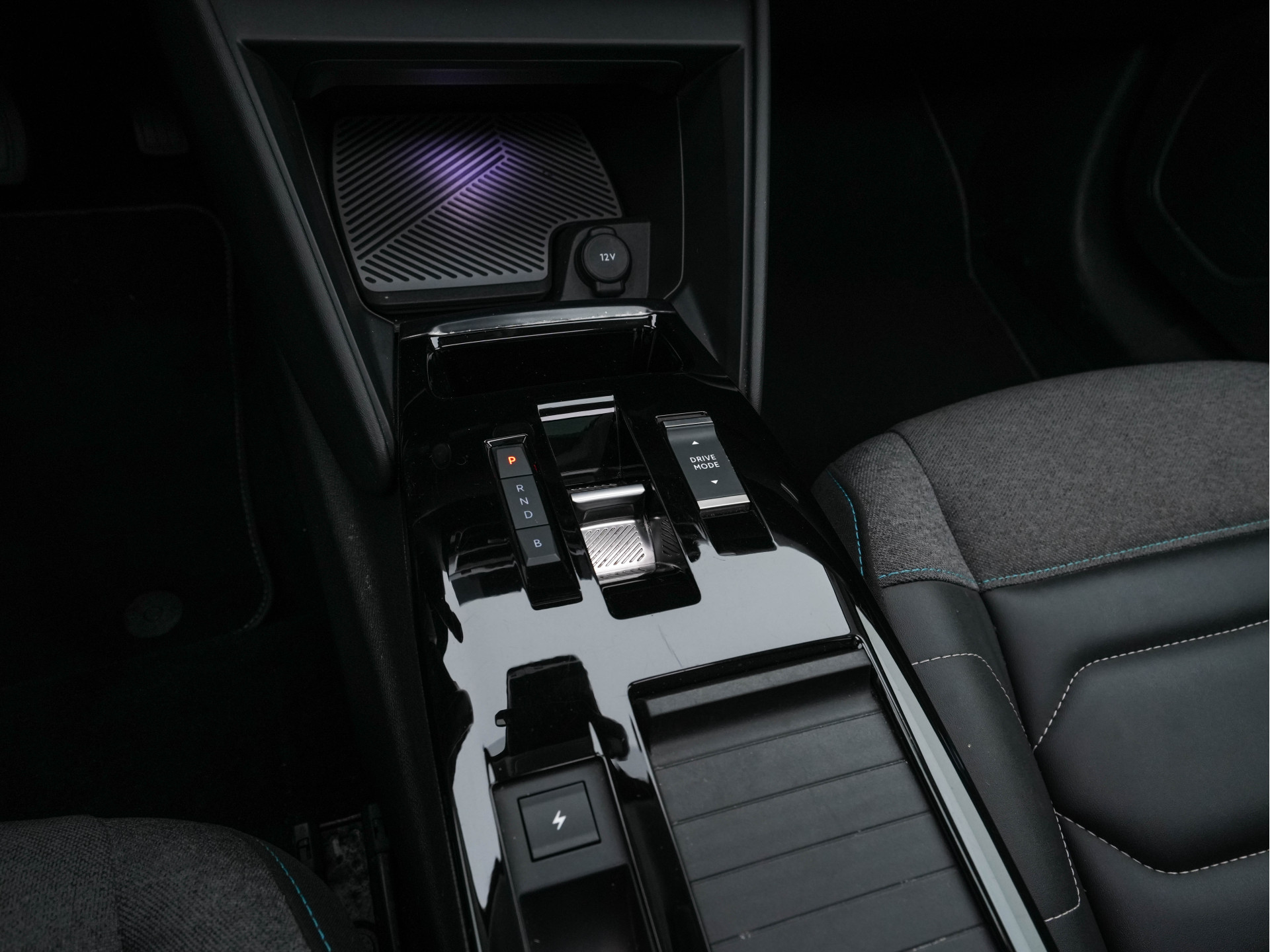 Citroën Ë-C4 Feel 50 kWh [ 3-Fase-11kW ] (SOH-91%) (INCL-BTW) *PANO | HEAD-UP | LEATHER-FABRIC | FULL-LED | DIGI-COCKPIT | BLINDSPOT | CARPLAY | COMFORT-SEATS | ECC | LANE-ASSIST | KEYLESS | PDC | CRUISE | DAB  | CCS-FASTLOADER | 18''ALU*