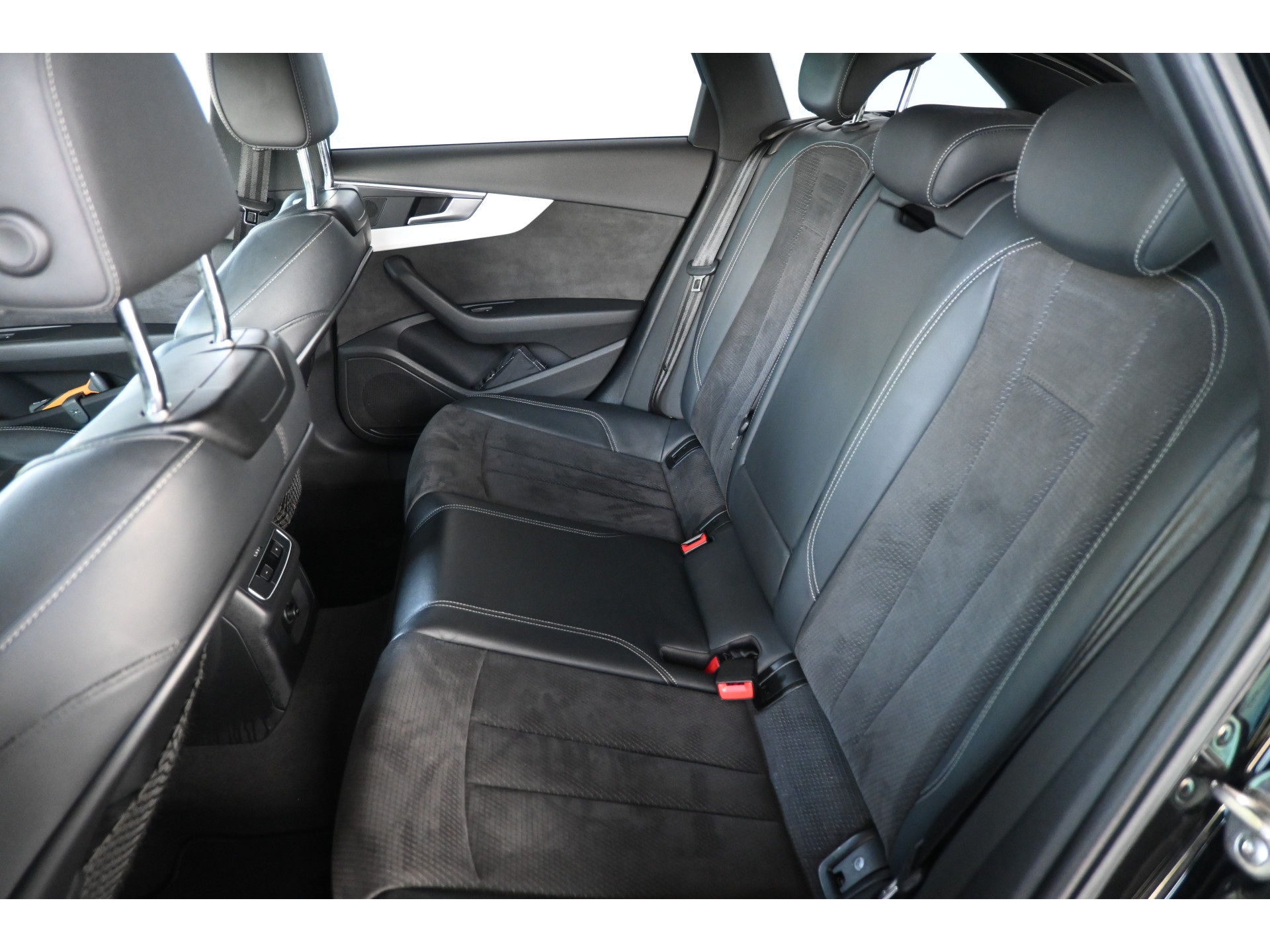 Audi A4 Avant 1.4 TFSI Sport S line edition Nap! Automaat Clima Navigatie Cruise LED Stoelverwarming Goed Onderhouden! Inruil Mogelijk!