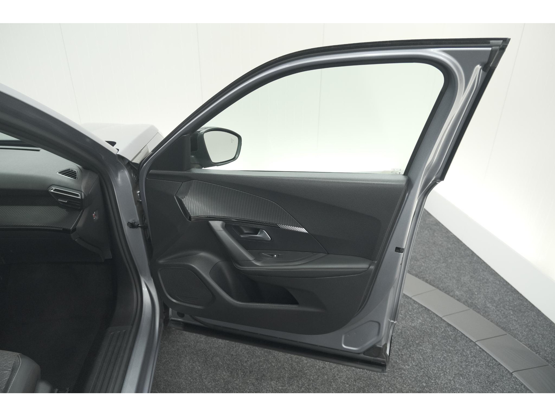 Peugeot 2008 Hybrid 136 e-DCS6 Allure | 360 Camera | Adaptieve Cruise Control | Dodehoekdetectie | Navigatie