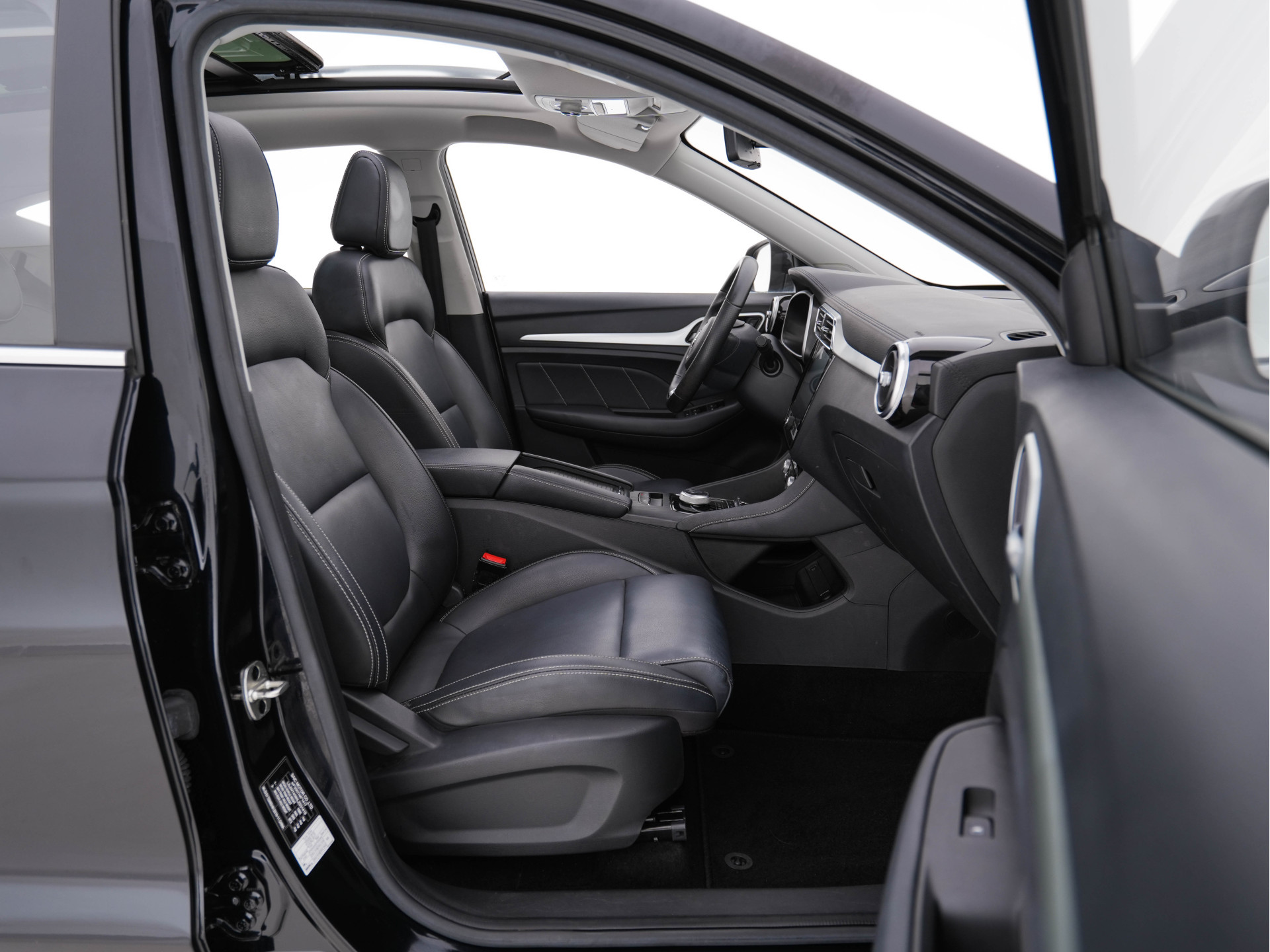 MG ZS EV Luxury 45 kWh { SOH-90%} (INCL-BTW) *PANO | LEATHER | CCS-FASTLOADER | KEYLESS | NAVI-FULLMAP | ADAPTIVE-CRUISE | CAMERA | CARPLAY | DAB | LANE-ASSIST | SPORT-SEATS | 17"ALU*