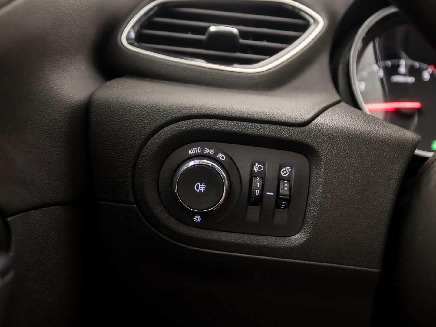 Opel Grandland X 1.2 Innovation Turbo Sport (APPLE CARPLAY, GROOT NAVI, CLIMATE, LEDER, CAMERA, SPORTSTOELEN, GETINT GLAS, CRUISE, NIEUWSTAAT)