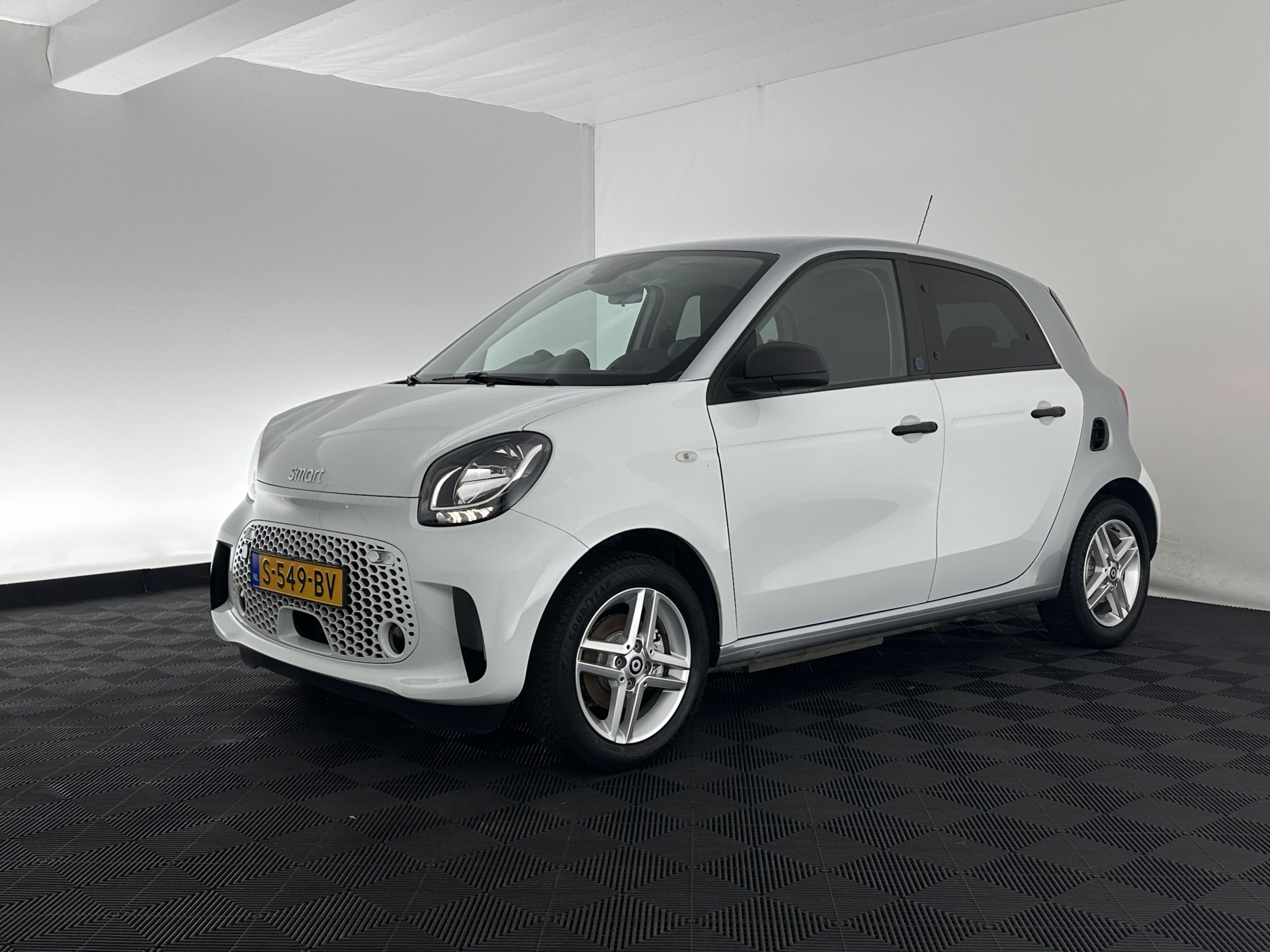 Smart forfour EQ Comfort 18 kWh [ 3-Fase-22kW ] {SOH-96%} Aut. *HEATED-COMFORTSEATS | DAB+ | AIRCO | CRUISE | 15''ALU | PRIVACY-GLASS*