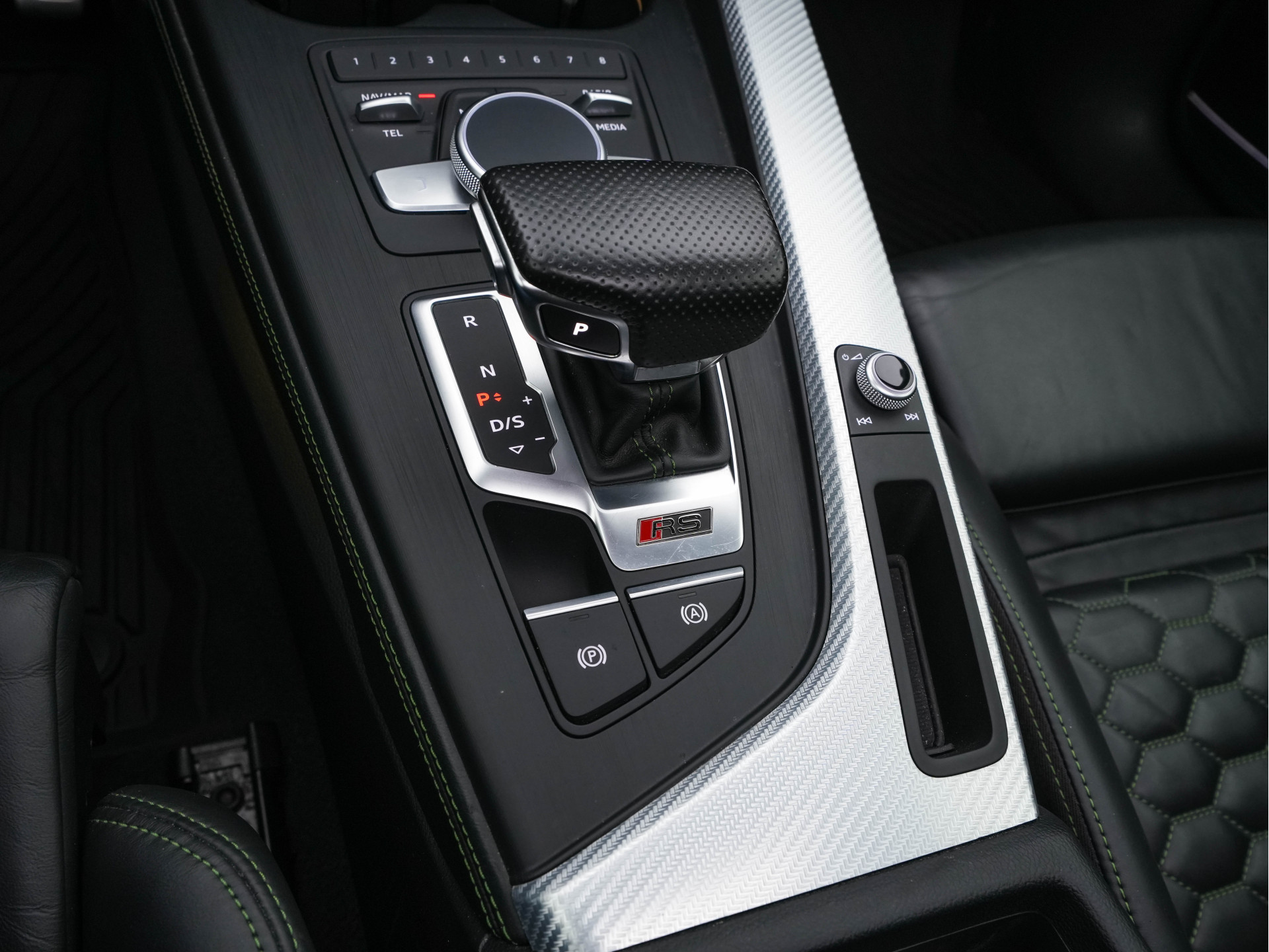 Audi RS4 2.9 TFSI quattro *MILLTEK | KERAMIK | APPLE-CARPLAY | PPF | ABT | B&O | 360-CAMERA | PANO | CARBON-PACK | HUD | SONOMA-GREEN | DEALER-AUTO*