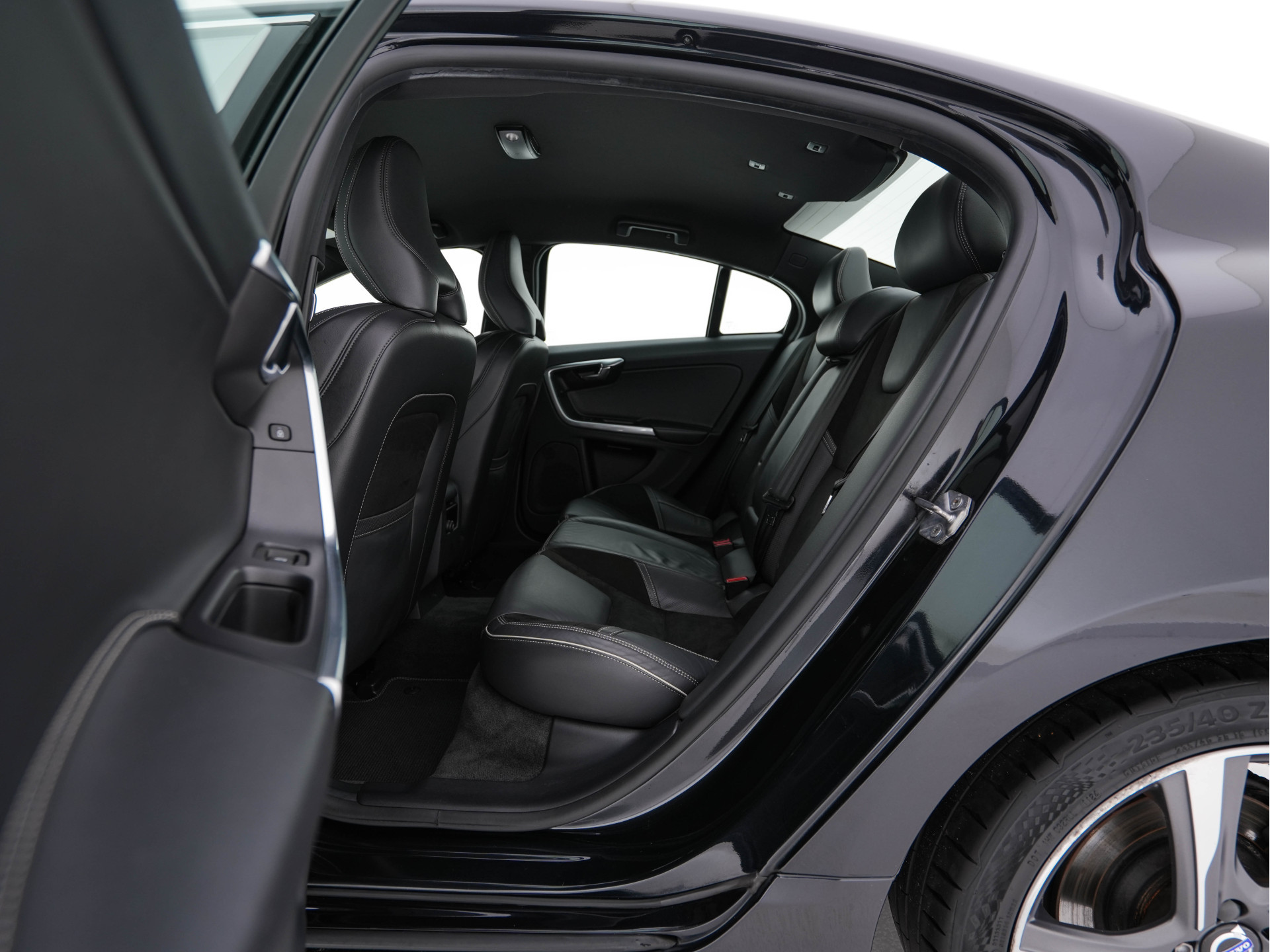 Volvo S60 1.6 T3 R-Design Summum Aut. *LEATHER-MICROFIBRE | NAVI-FULLMAP | SPORT-SEATS | ECC | PDC | CRUISE | 18''ALU*