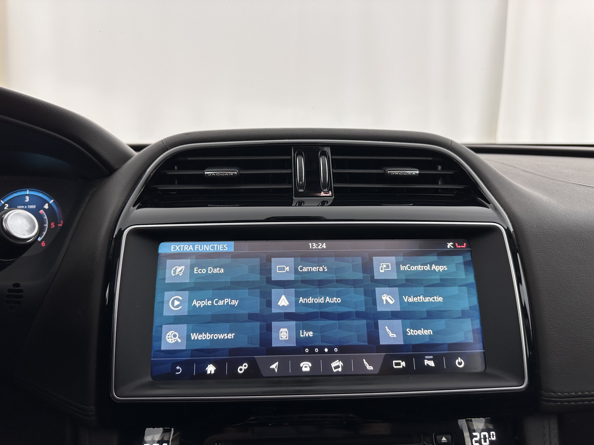 Jaguar F-PACE 3.0d First Edition AWD (INCL-BTW) Aut. *PANO | LEATHER | XENON | MEMORY-PACK | DIGI-COCKPIT | MERIDIAN-SOUND | NAVI-FULLMAP | CAMERA | HEATED-COMFORTSEATS | AMBIENTLIGHT | SHIFTPADDLES | ECC | PDC | CRUISE | TOWBAR