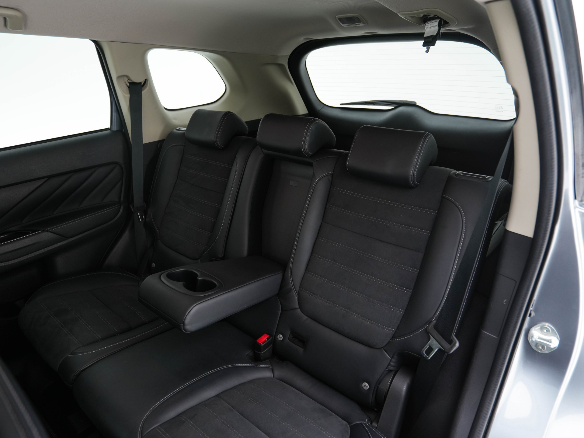 Mitsubishi Outlander 2.0 PHEV Executive Edition AWD Aut.  *LEATHER-MICROFIBRE | ROCKFORD-AUDIO | LED-LIGHTS | NAVI-FULLMAP | KEYLESS | CAMERA | HEATED-COMFORTSEATS | ECC | SHIFT-PADDLES | PDC | CRUISE | PRIVACY-GLASS | DAB | TOWBAR | 18''ALU *