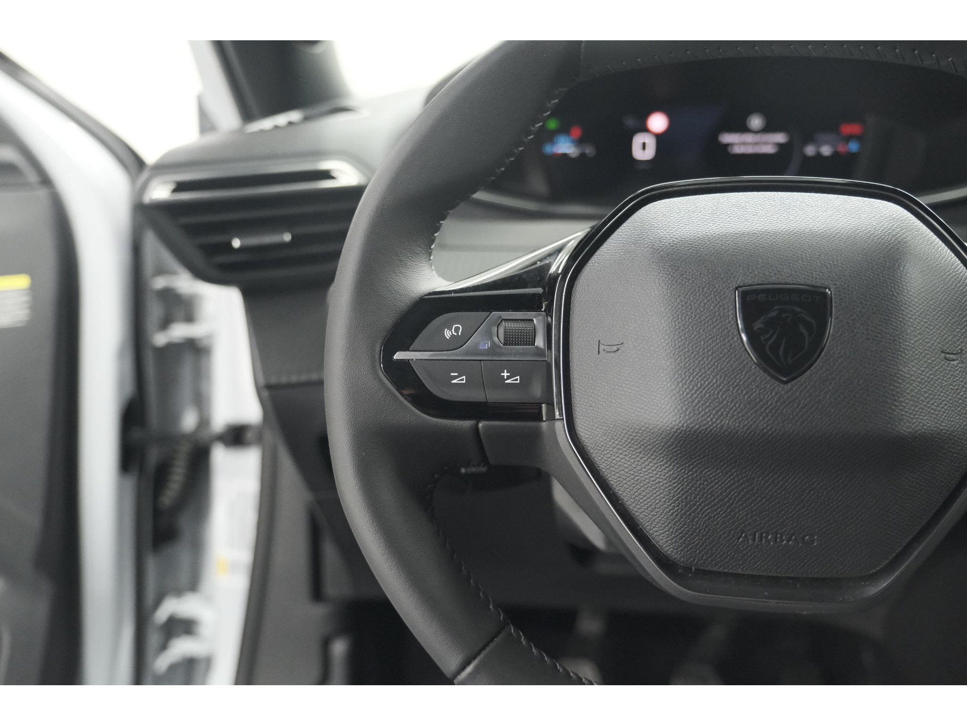 Peugeot 2008 PureTech 100 Allure | 360 Camera | Dodehoekdetectie | Navigatie | Apple Carplay