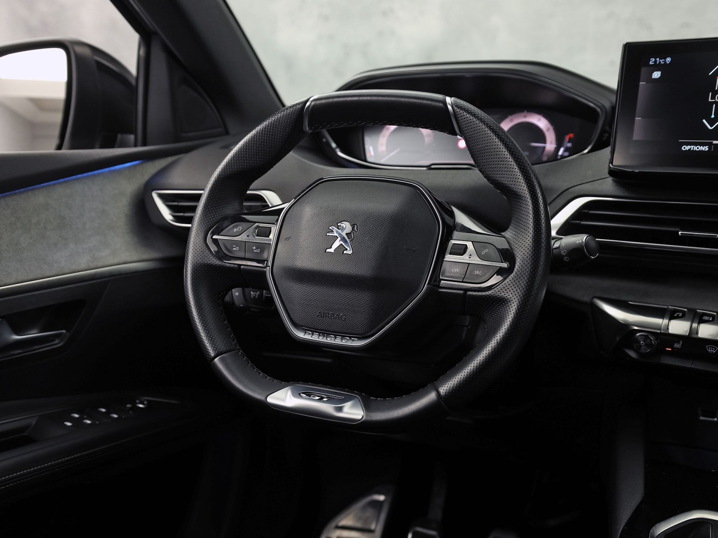 Peugeot 3008 1.2 PureTech GT Line (PANORAMADAK, APPLE CARPLAY, GROOT NAVI, LEDER, STOELVERWARMING, SPORTSTOELEN, GETINT GLAS, KEYLESS, NIEUWSTAAT)
