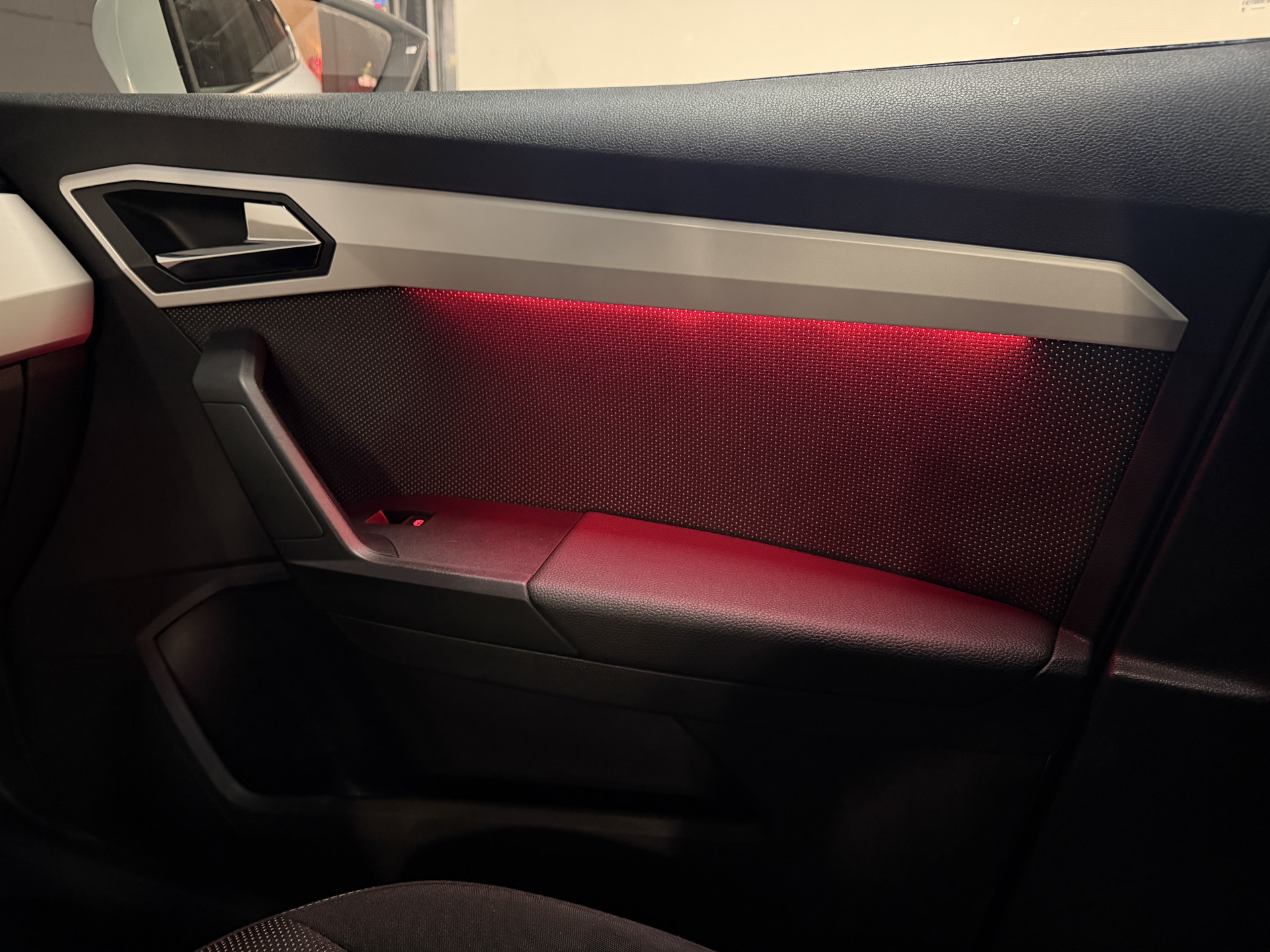 SEAT Arona 1.0 TSI Xcellence Business Intense | Camera | Sfeerverlichting | Stoelverwarming | Adaptive cruise | Carplay
