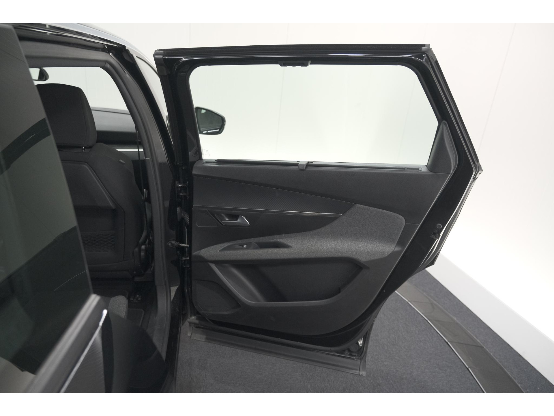 Peugeot 5008 PureTech 130 EAT8 Active Pack Business | 7 Zitplaatsen | Camera | Navigatie | Apple Carplay | Parkeersensoren