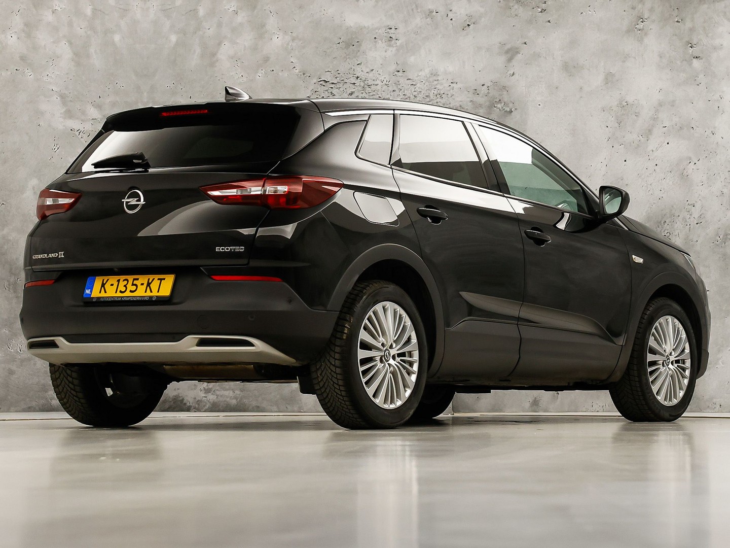 Opel Grandland X 1.2 Turbo Innovation (APPLE CARPLAY, GROOT NAVI, CLIMATE, STUUR/STOELVERWARMING, KEYLESS, CAMERA, SPORTSTOELEN, GETINT GLAS, ELEK ACHTERKLEP, NIEUWE APK, NIEUWSTAAT)