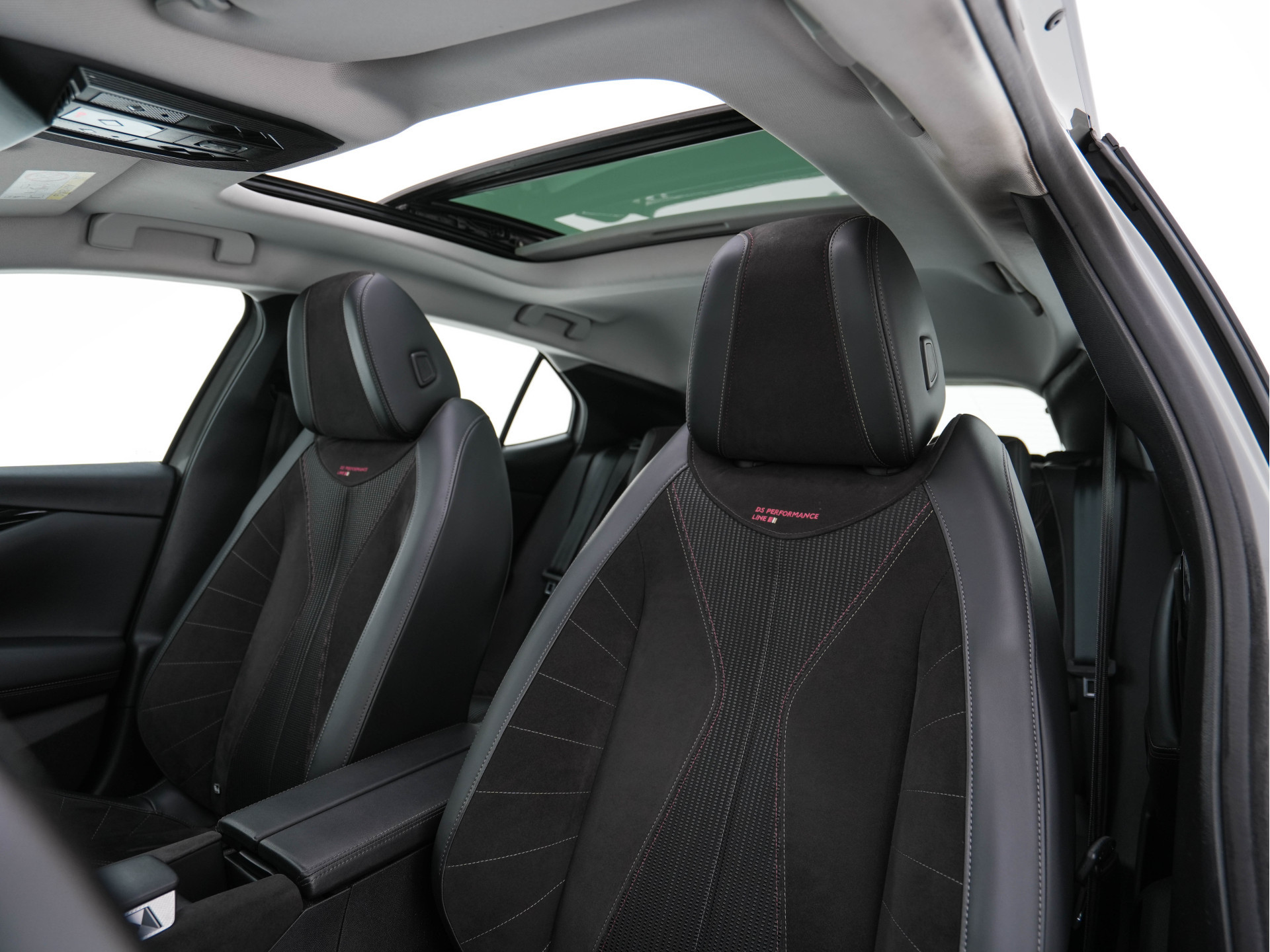 DS 4 1.6 PureTech Performance Line (INCL-BTW) Aut. *PANO | LEATHER-MICROFIBRE | FULL-LED | HEATED-SPORTSEATS | DIGI-COCKPIT | KEYLESS | CAMERA | LANE-ASSIST | CARPLAY | ECC | SHIFT-PADDLES | PDC | TOWBAR | 19''ALU*