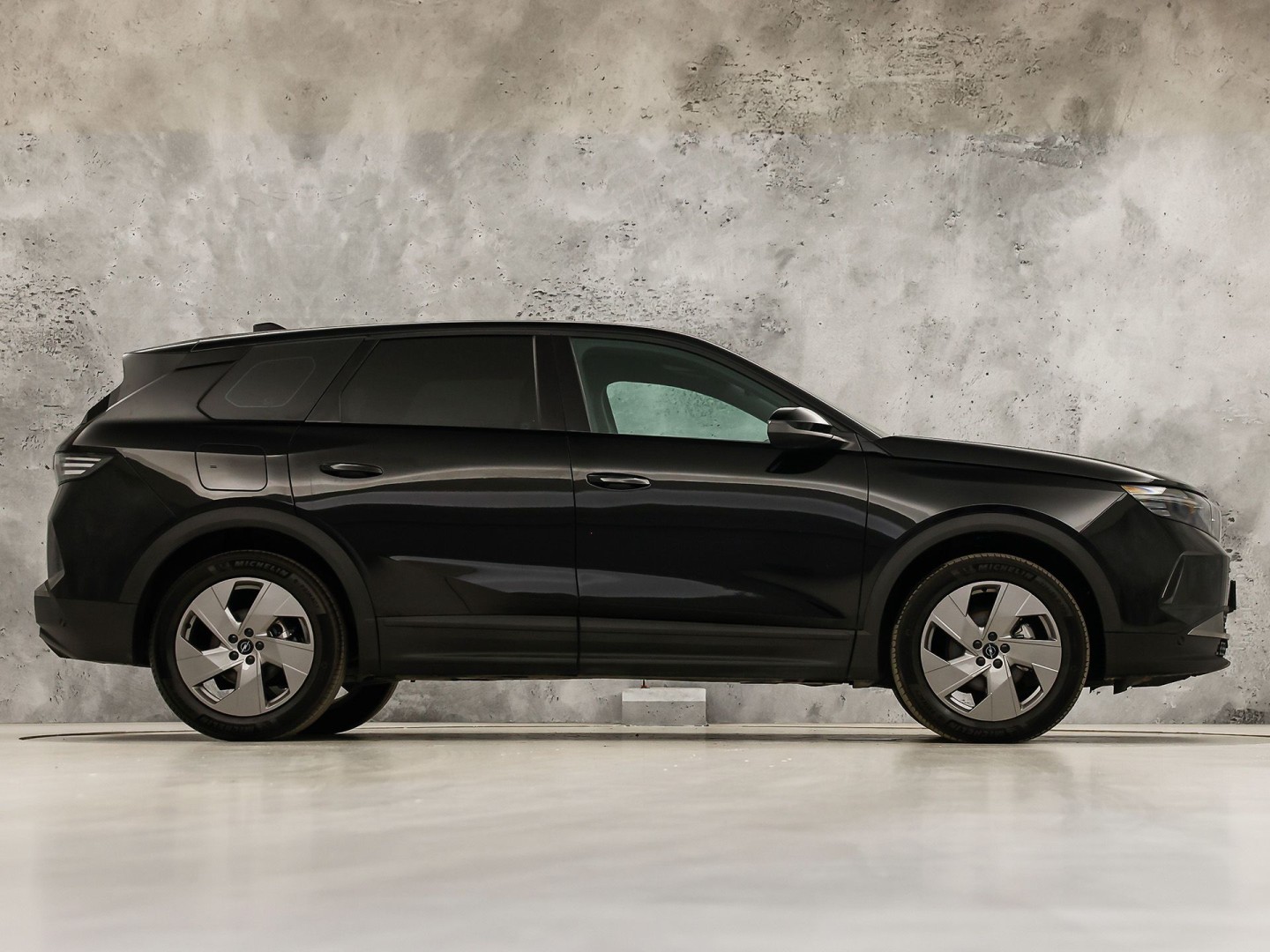 Opel Grandland X 1.2 Turbo Hybrid Sport Automaat (VIRTUAL COCKPIT, APPLE CARPLAY, GROOT NAVI, GETINT GLAS, SPORTSTOELEN, ADAPTIVE CRUISE, KEYLESS, SPORTSTUUR, GETINT GLAS, NIEUWSTAAT)