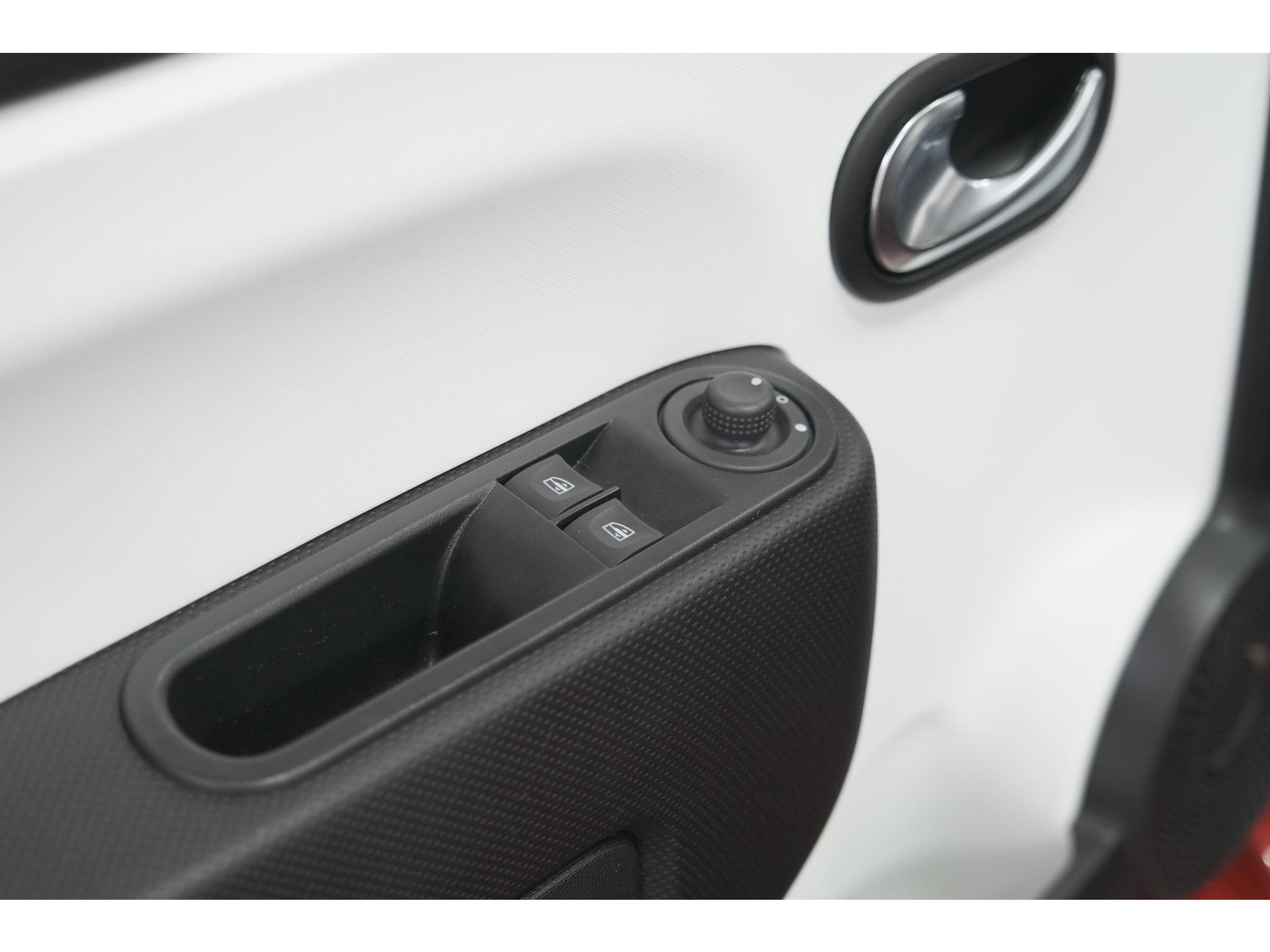 Renault Twingo 1.0 SCe Limited | Automaat | Parkeersensoren | Allseason Banden | Bluetooth Radio