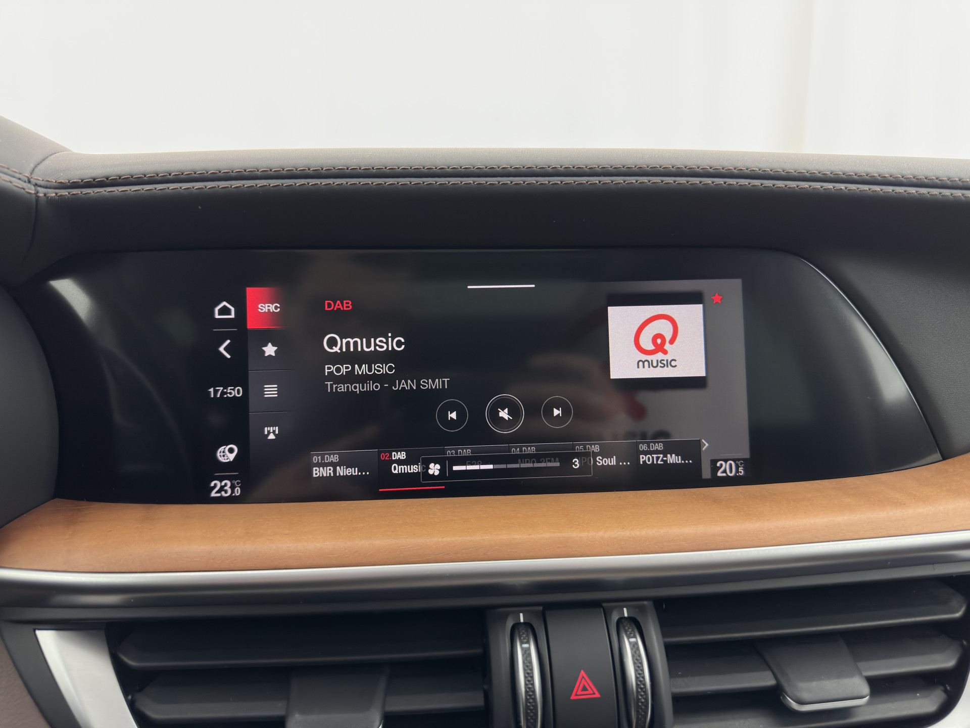 Alfa Romeo Stelvio 2.0 T Veloce AWD B-Tech Business Edition Aut. *PANO | LEATHER | XENON | ADAPTIVE-CRUISE | MEMORY-PACK | BLIND-SPOT | HEATED-SPORTSEATS | CAMERA | DAB+ | KEYLESS | SHIFT-PADDLES | PRIVACY-GLASS | NAVI-FULLMAP | TOWBAR | 20''