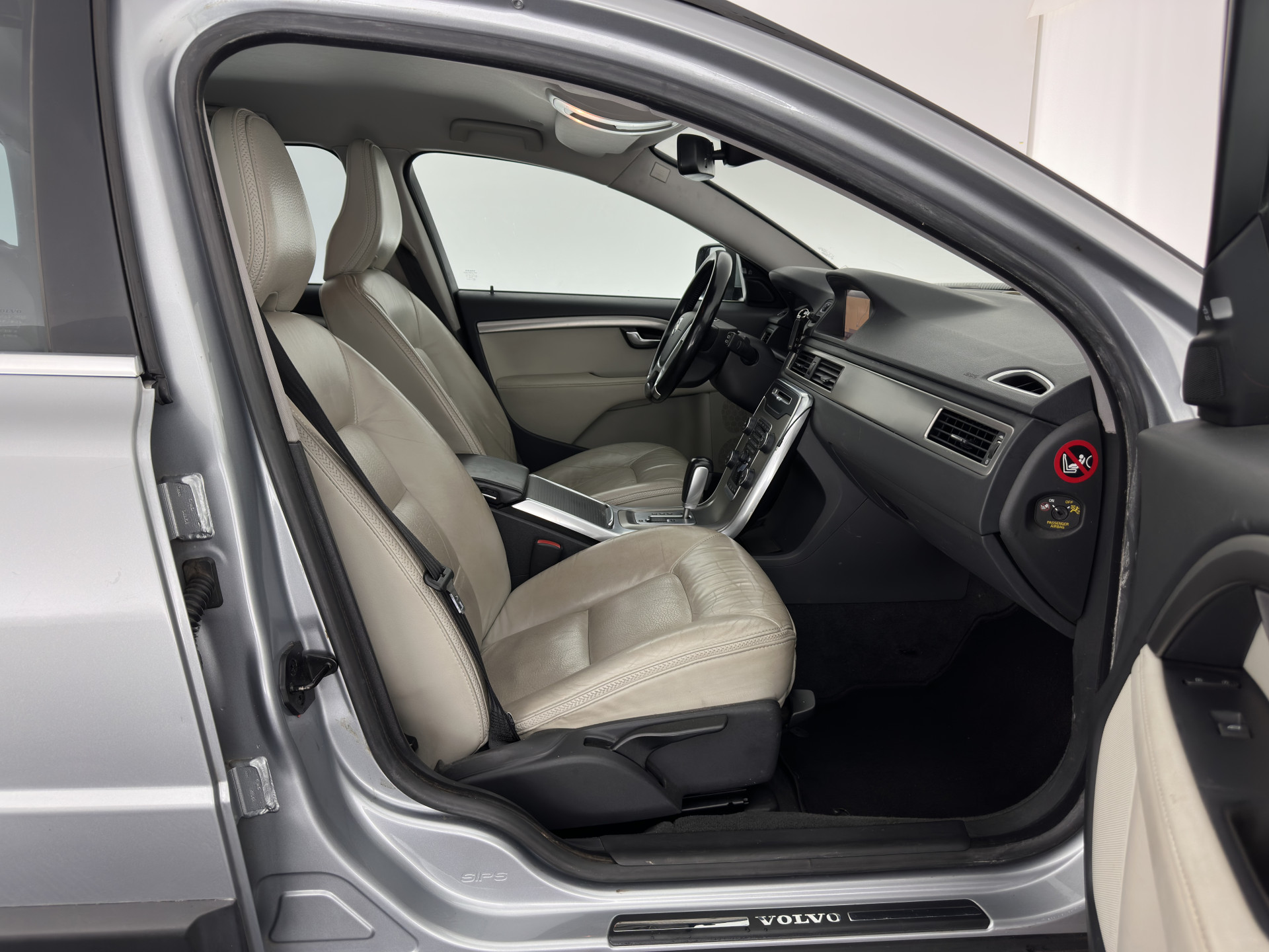 Volvo XC70 2.0 D3 FWD Limited Edition Aut. *LEATHER | BI-XENON | ADAPTIVE-CRUISE | BLIS | NAVI-FULLMAP | HEATED-COMFORTSEATS | ECC | PRIVACY-GLASS | LANE-ASSIST | PDC | TOWBAR | 17''ALU*