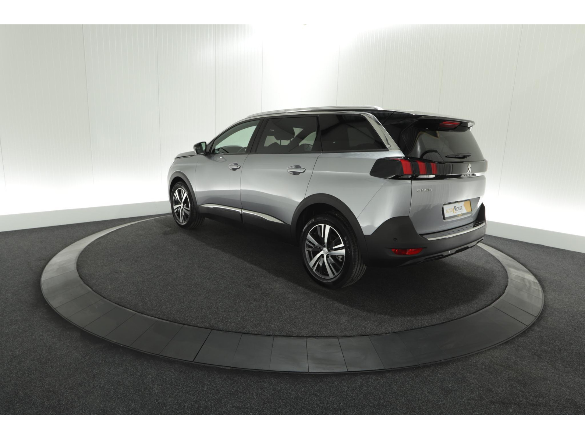 Peugeot 5008 PureTech 130 EAT8 Allure Pack Business | 7 Zitplaatsen | Camera | Dodehoekdetectie | Navigatie | Elektronische Achterklep