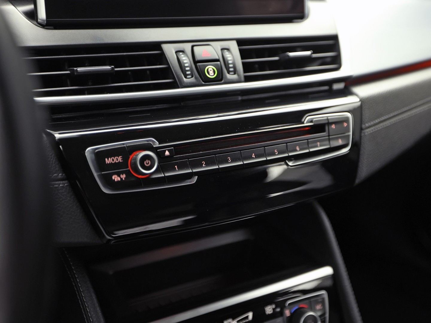 BMW 2 Serie 225xe Sport High Executive xDrive 225Pk Automaat (GROOT NAVI, SOH 89,7%, HEAD-UP DISPLAY, LEDER, STOELVERWARMING, SPORTSTOELEN, PARKEERSENSOREN, NIEUWE APK, NIEUWSTAAT)