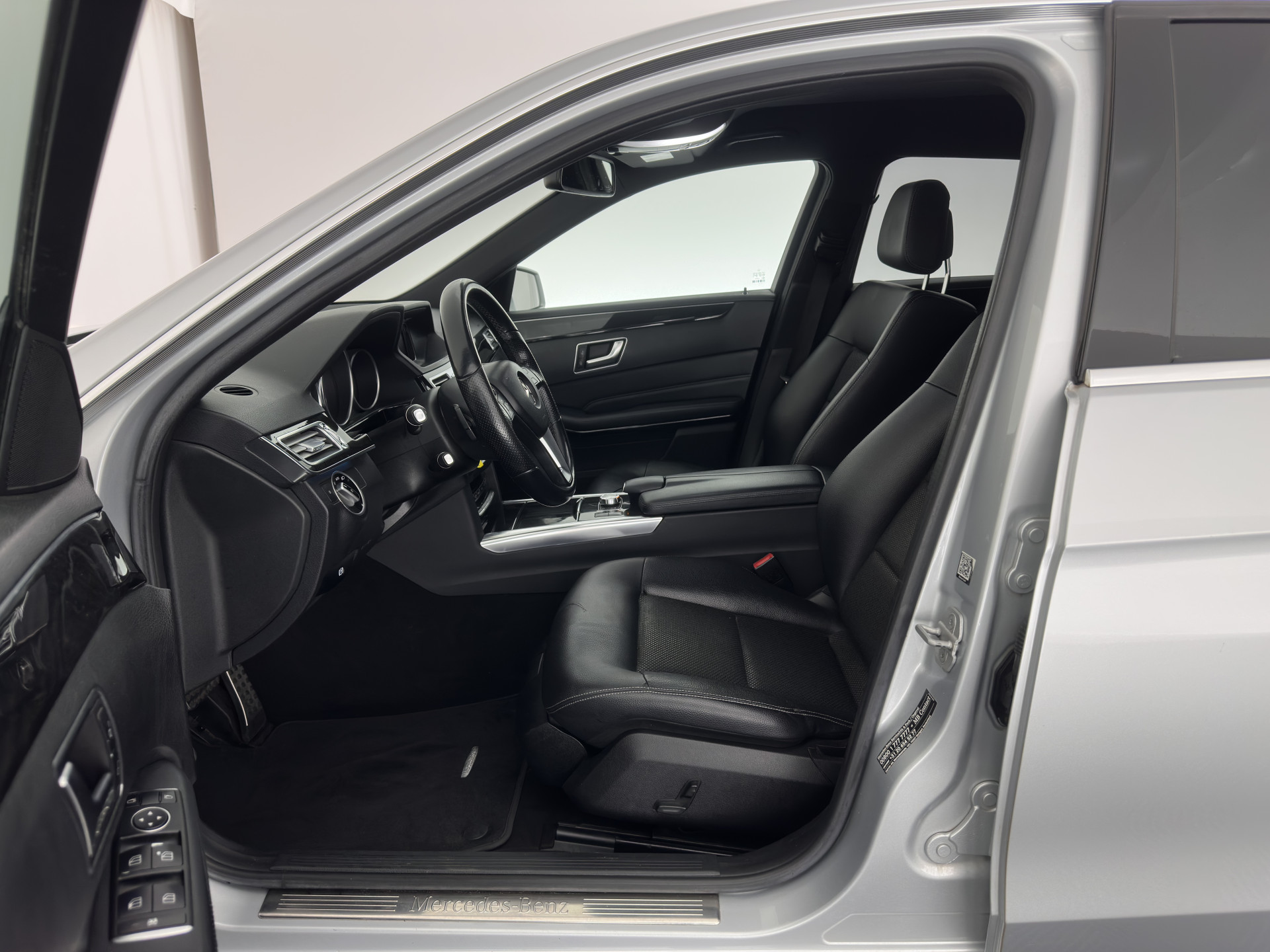 Mercedes-Benz E-klasse 200 CDI Ambition Avantgarde Aut. *LEATHER | FULL-LED | HEATED-COMFORTSEATS | CAMERA | ECC | CARPLAY | PDC | CRUISE | PRIVACY-GLASS | 18''ALU*