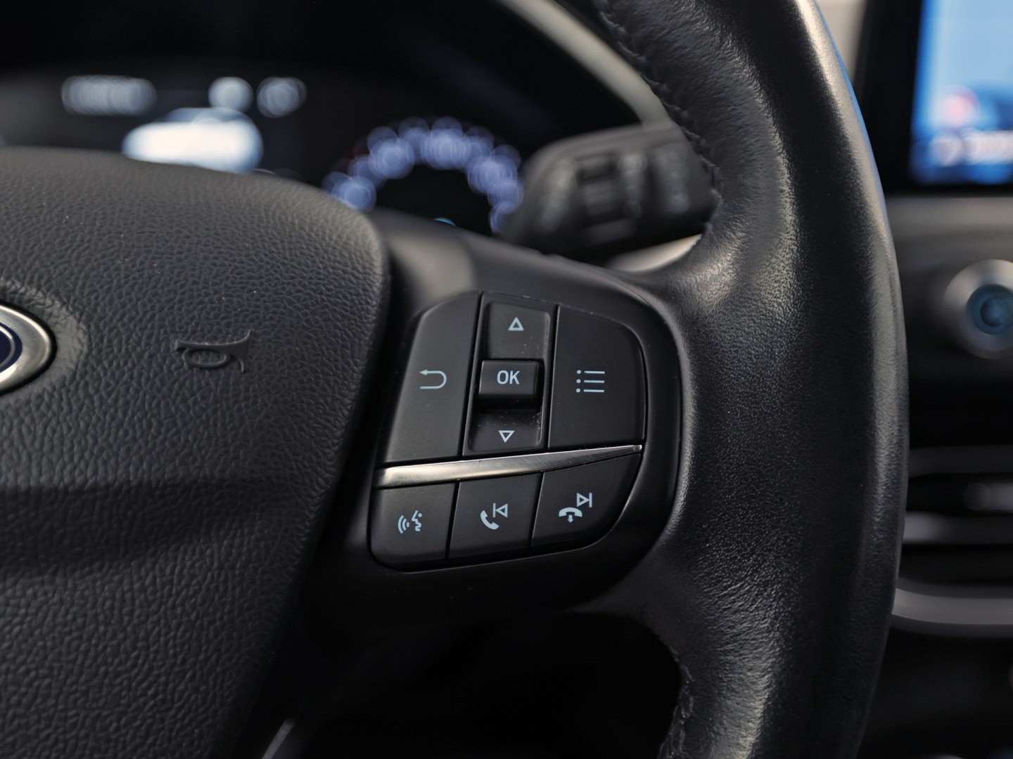Ford Focus Wagon 1.0 EcoBoost Titanium Sport (APPLE CARPLAY, GROOT NAVI, STUUR/STOELVERWARMING, CAMERA, SPORTSTOELEN, GETINT GLAS, ADAPTIVE CRUISE, NIEUWSTAAT)
