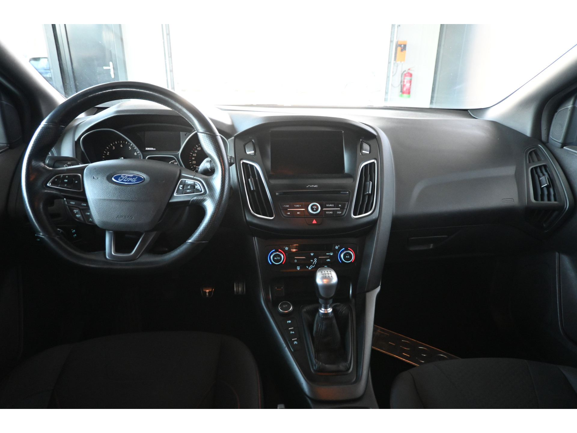 Ford Focus Wagon 1.5 ST-Line Clima Navigatie Cruise Control Trekhaak Rijklaarprijs Inruil Mogelijk!