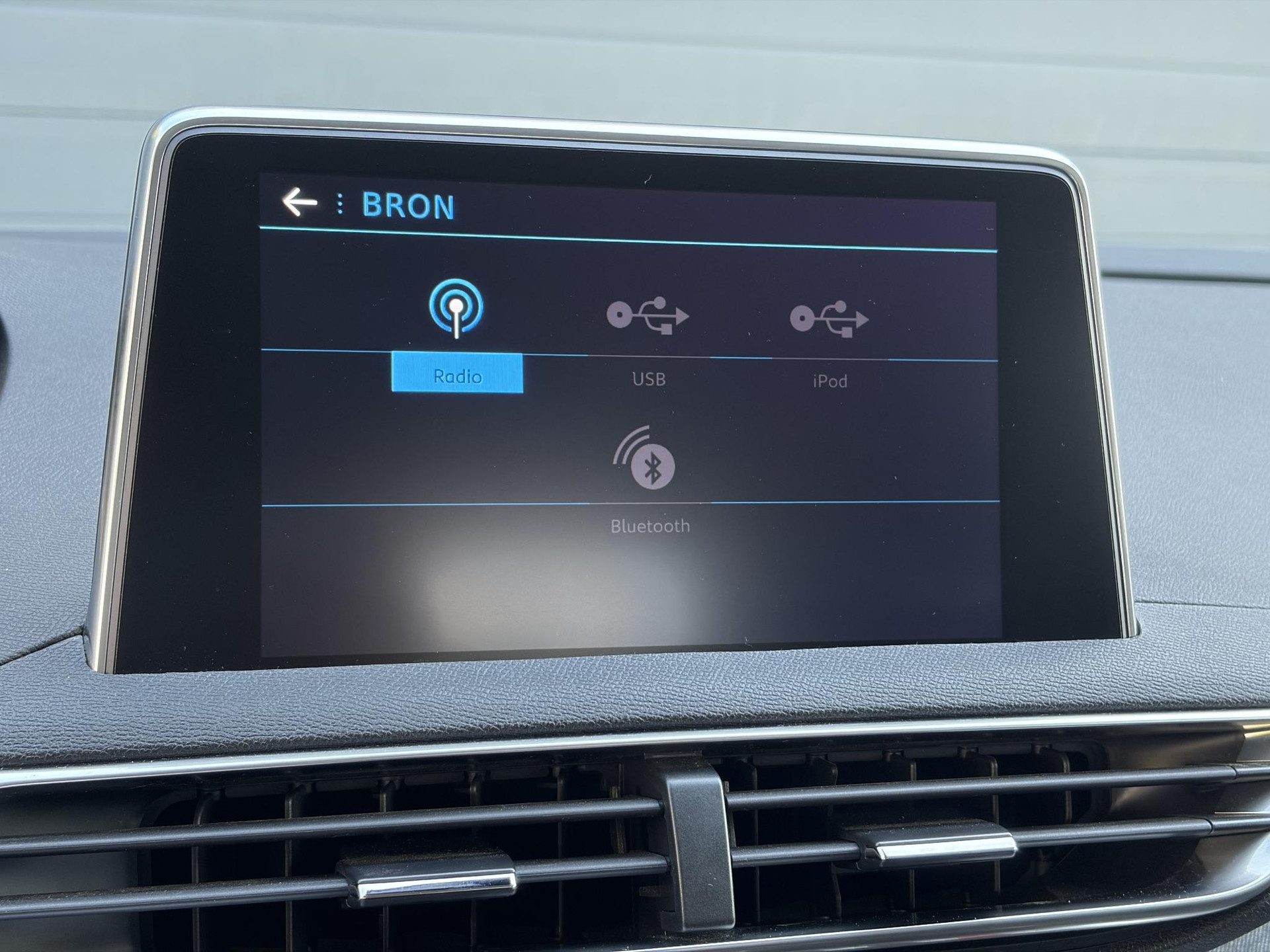 Peugeot 3008 1.2 PureTech Allure ✓1e Eigenaar✓D-riem vv 2024✓360° Camera✓Navi✓Trekhaak✓Carplay✓131pk✓Dealer Onderhouden✓Keyless✓Memory stoelen✓Halfleder✓Pdc V+A✓Stoelverw✓Dodehoeksensor✓17''Lm velgen✓N.A.P✓Apk tot 03-2027