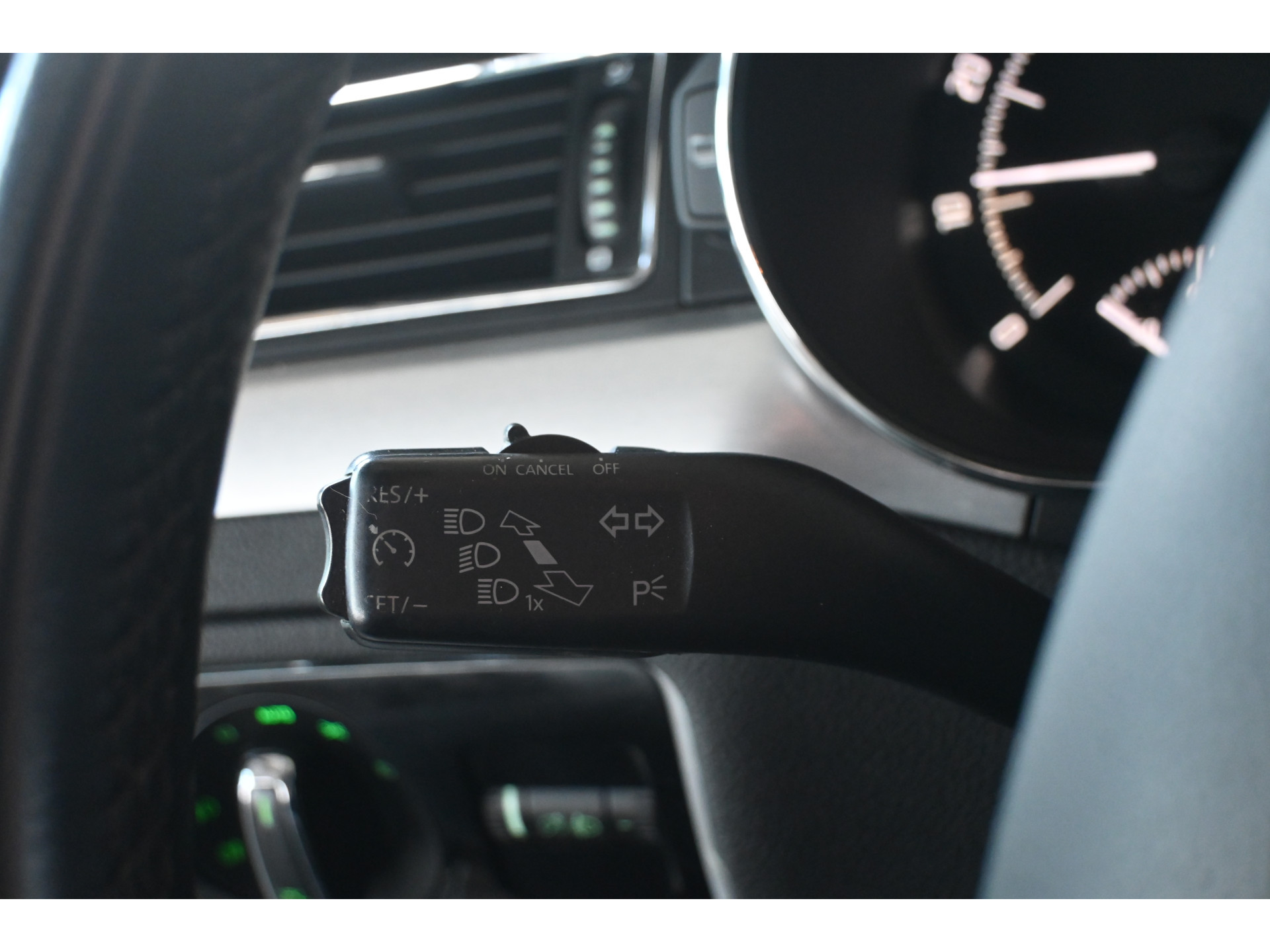 ŠKODA Superb Combi 1.8 TSI Ambition Automaat Clima Navigatie Cruise Control Trekhaak Inruil Mogelijk!