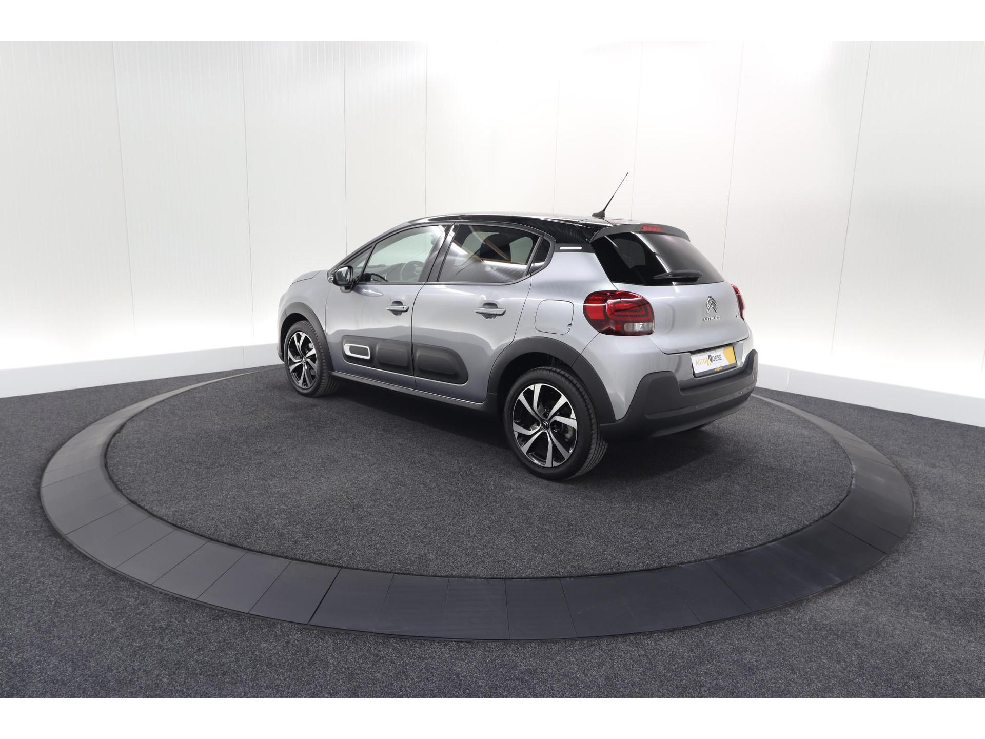 Citroen C3 PureTech 110 EAT6 Shine | Camera | Navigatie | Parkeersensoren | Apple Carplay | 17 Inch Lichtmetalen Velgen