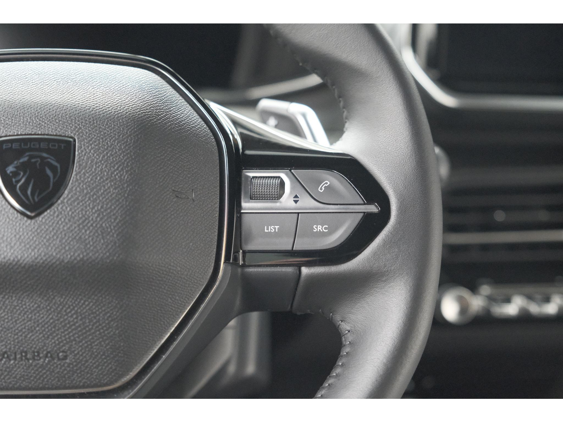 Peugeot 2008 Hybrid 145 e-DCS6 Allure | 360 Camera | Adaptieve Cruise Control | Dodehoekdetectie | Navigatie