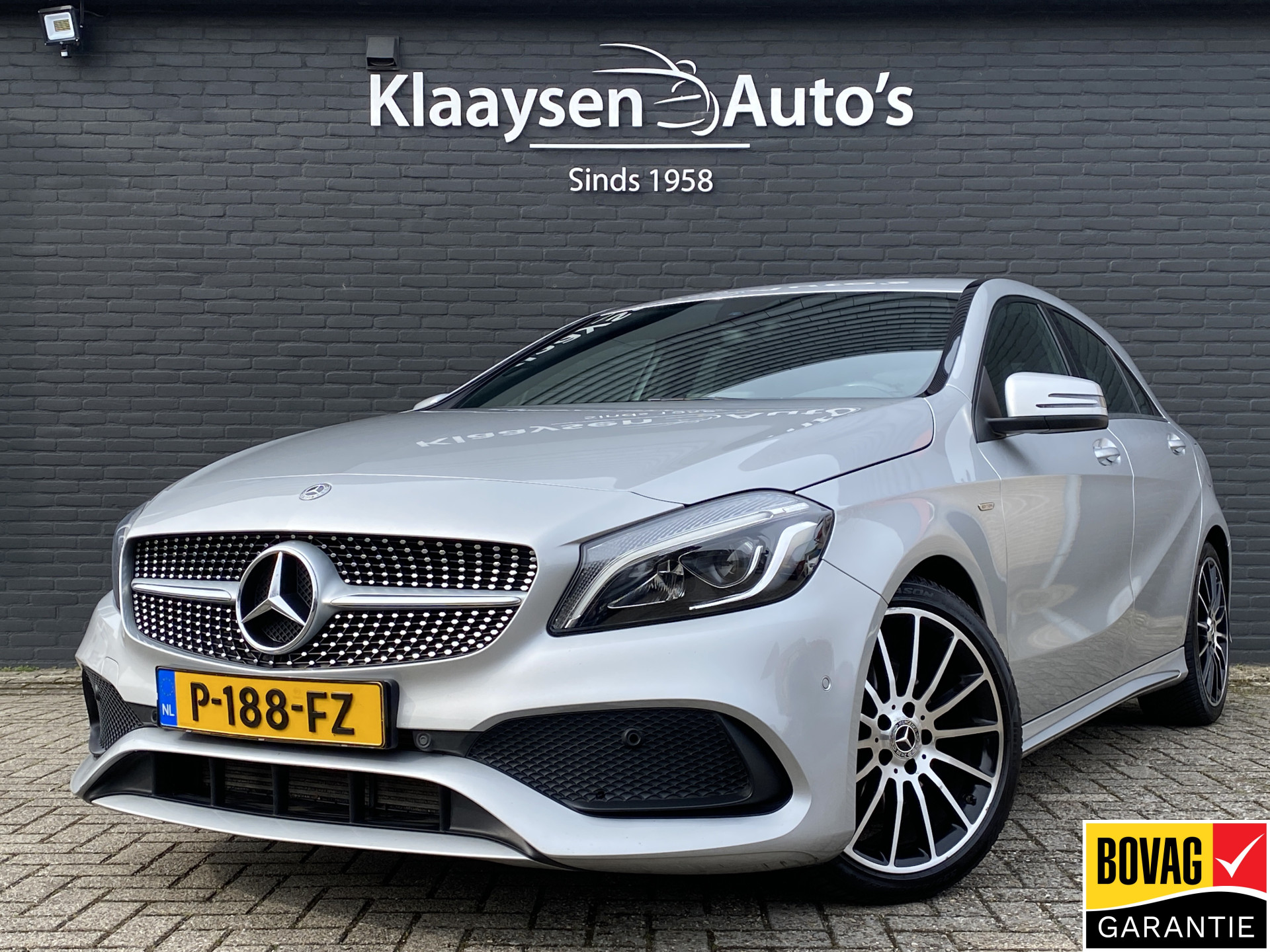 Mercedes-Benz A-klasse 180 Business Solution AMG Edition AUT. | leder/alcantara | 18 inch AMG velgen | navigatie | sportstoelen | sfeerverl.