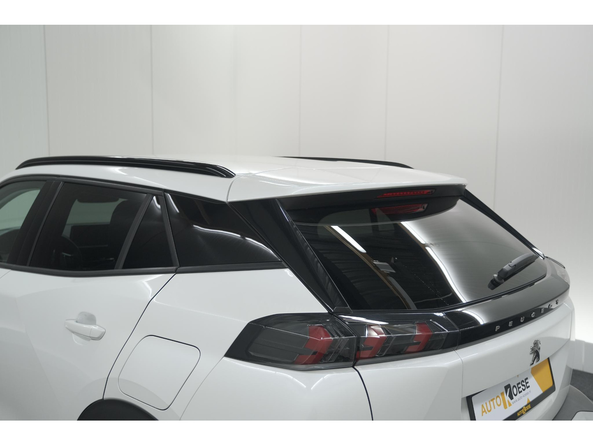 Peugeot 2008 PureTech 102 Allure Pack | Allseason Banden | Parkeersensoren | Apple Carplay