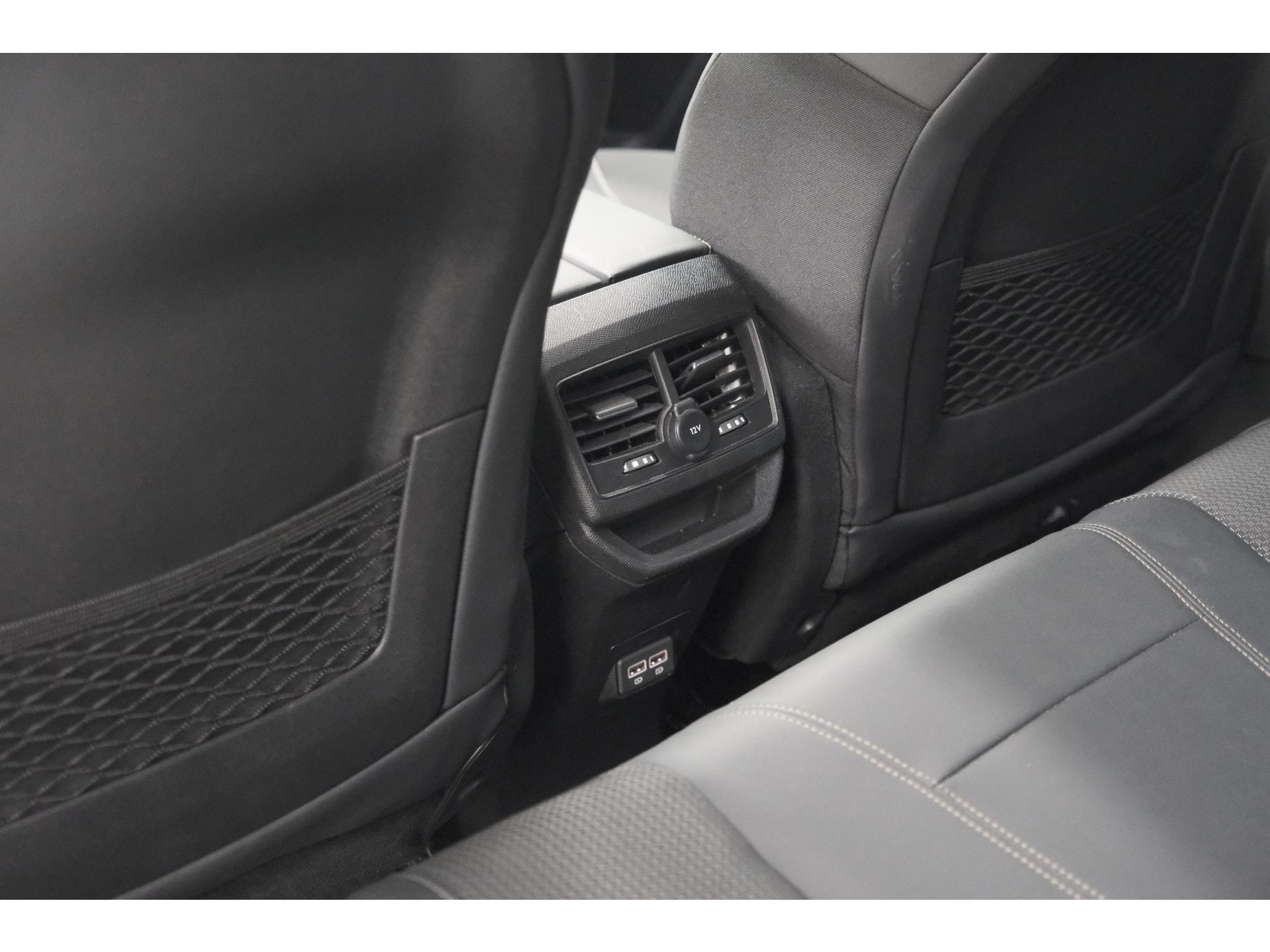 Peugeot 3008 HYbrid4 300 GT | Elektrisch Panoramadak | Dodehoekdetectie | Camera | Navigatie