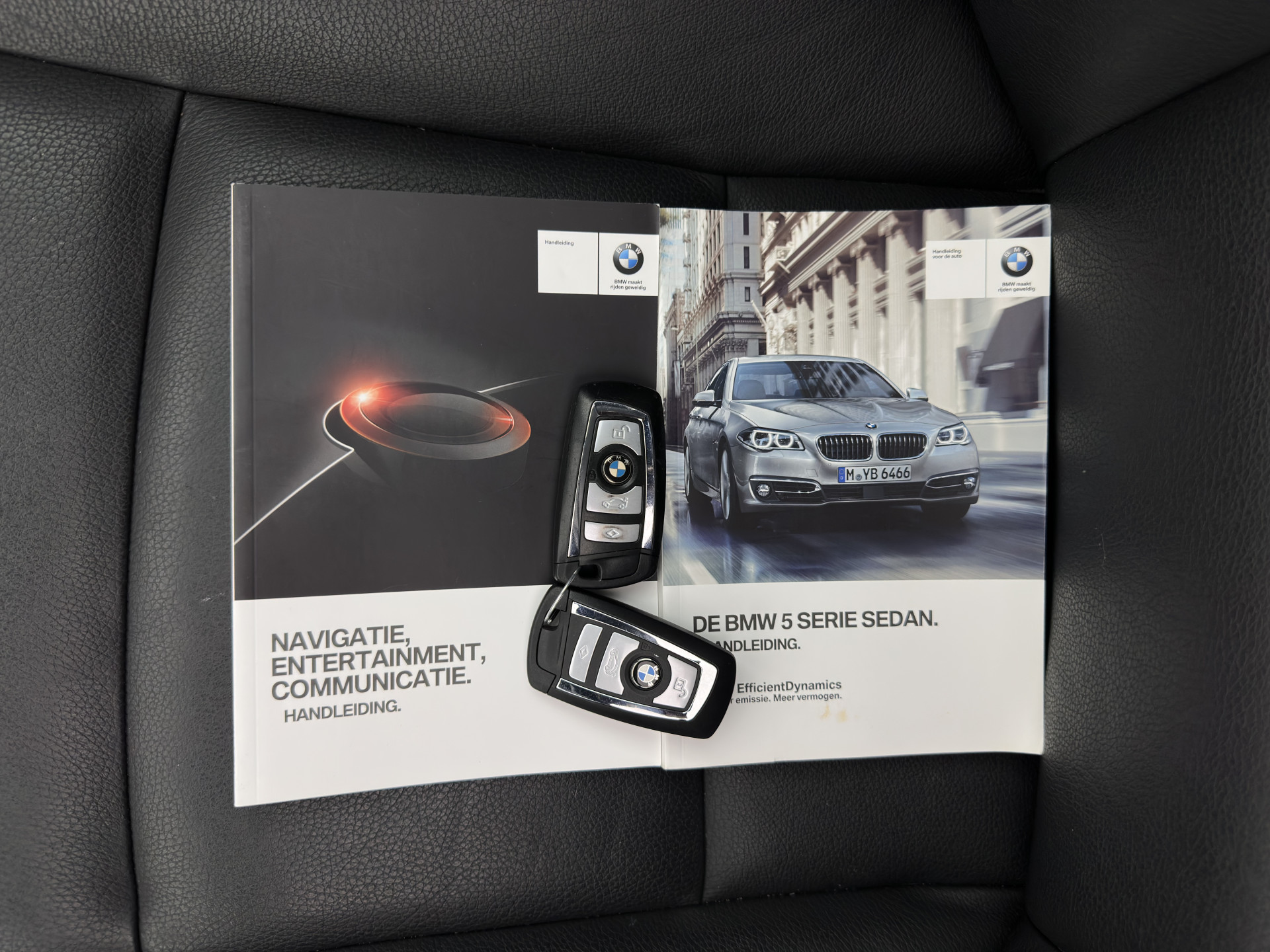 BMW 5-serie 518d Luxury-Line High Executive Aut. *PANO | LUXURY-LEATHER | BI-XENON | NAVI-FULLMAP | HEATED-COMFORTSEATS | HIFI-SOUND | CAMERA | ECC | PDC | CRUISE | 18''ALU*