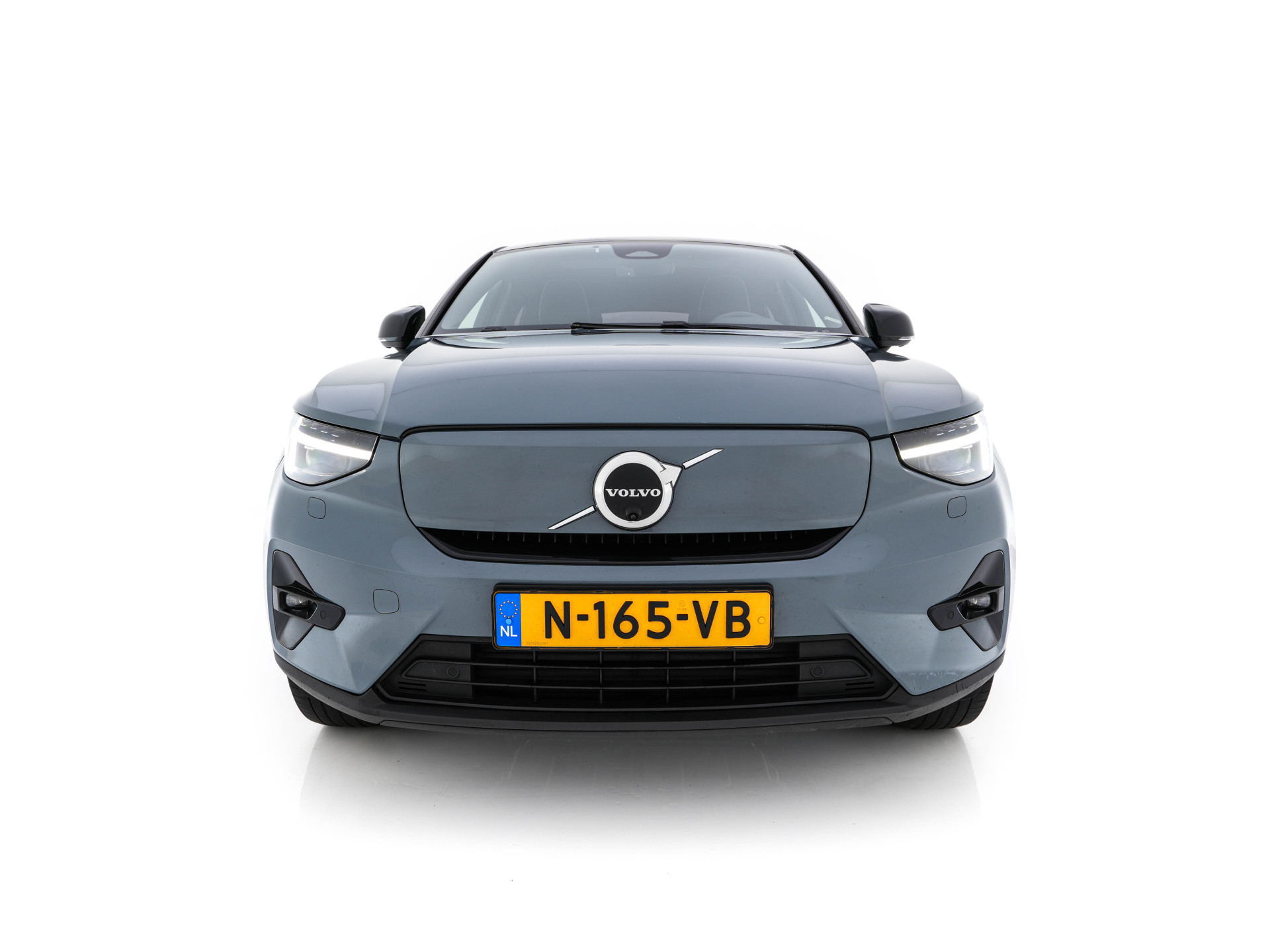 Volvo C40 Recharge Twin Intro Edition 78 kWh AWD [ 3-Fase ] {SOH-87%} (INCL-BTW) Aut. *HEATPUMP | PANO | LEATHER-ALCANTARA | DIGI-COCKPIT | FULL-LED | HARMAN/KARDON | TOPVIEW | NAVI-FULLMAP | ECC | PDC | KEYLESS | HEATED-SPORTSEATS | TOWBAR | PRIVACY-GLAS