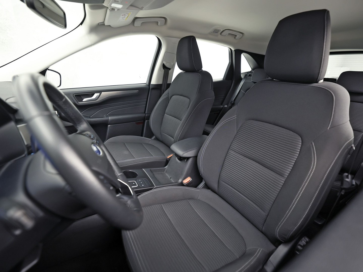 Ford Kuga 2.5 PHEV Titanium 225Pk Automaat (VIRTUAL COCKPIT, APPLE CARPLAY, GROOT NAVI, CAMERA, TREKHAAK, SPORTSTOELEN, KEYLESS, CRUISE, LANE ASSIST, NIEUWSTAAT)