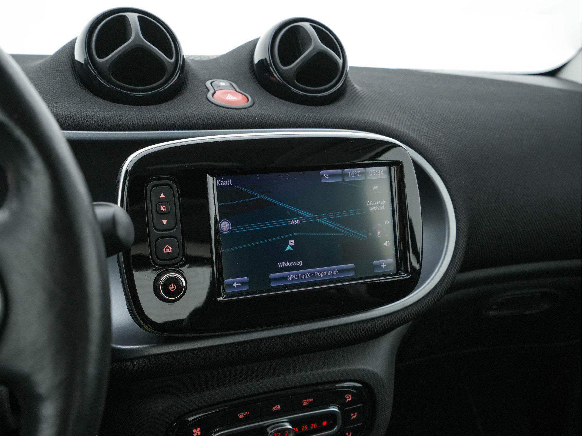 Smart fortwo EQ Business Solution 18 kWh [ 3-Fase ] ( SOH-93%) Aut. *PANO | LEATHER | NAVI-FULLMAP | CAMERA | HEATED-COMFORTSEATS | AIRCO | CRUISE | AMBIENT-LIGHT | 15''ALU*