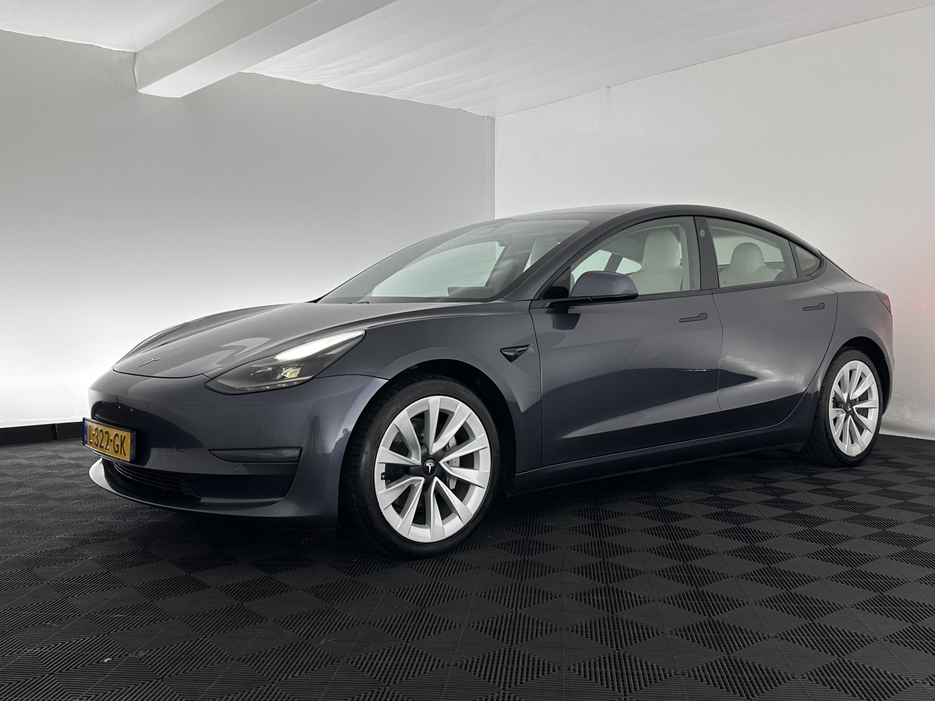 Tesla Model 3 ⚠️HV-BATTERY-DEFECT⚠️ Long Range AWD 75 kWh [ 3-Fase ] {SOH-86%} (INCL-BTW) Aut. *PANO | AUTOPILOT | LEATHER | KEYLESS | FULL-LED | MEMORY-PACK | TOPVIEW | DAB | CARPLAY | DIGI-COCKPIT | LANE-ASSIST | COMFORTSEATS | 19"ALU*