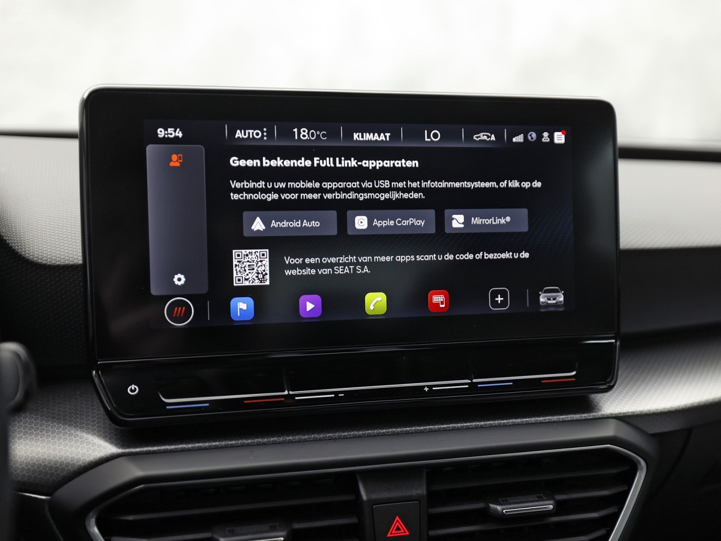 SEAT Leon 1.0 eTSI Intense Sport Automaat (VIRTUAL COCKPIT, APPLE CARPLAY, GROOT NAVI, CAMERA, SPORTSTOELEN, KEYLESS, ADAPTIVE CRUISE, NIEUWSTAAT)