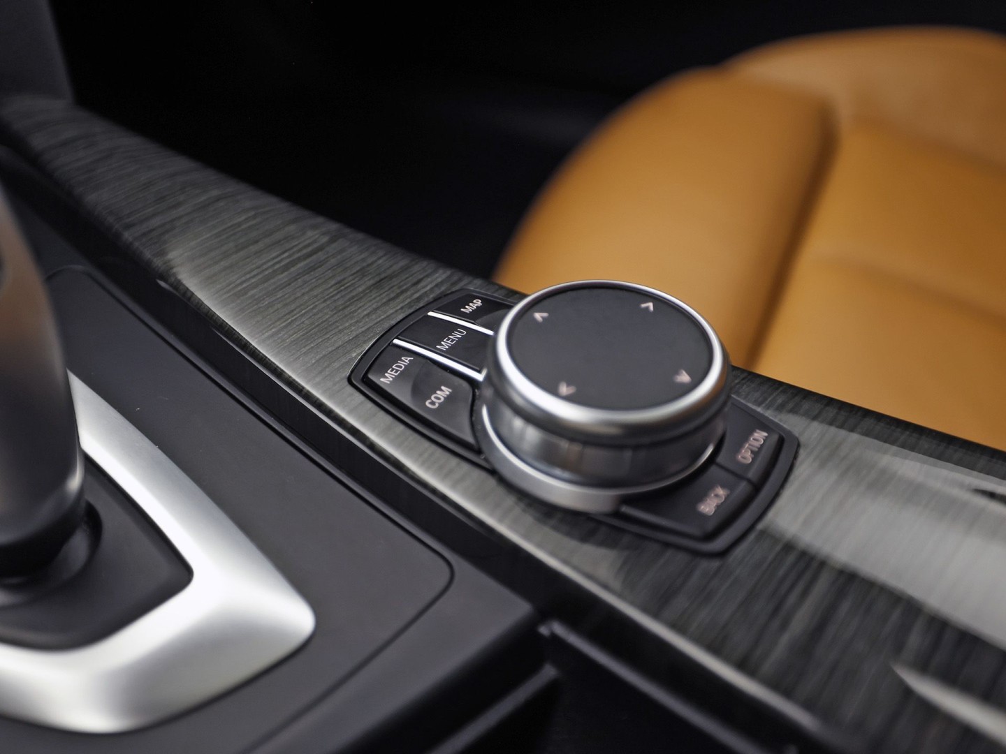 BMW 3 Serie 318i M Sport Automaat (PANORAMADAK, M PAKKET, GROOT NAVI, COGNAC LEDER, STOELVERWARMING, SPORTSTOELEN, VIRTUAL COCKPIT, PARKEERSENSOREN, GETINT GLAS, NIEUWSTAAT)
