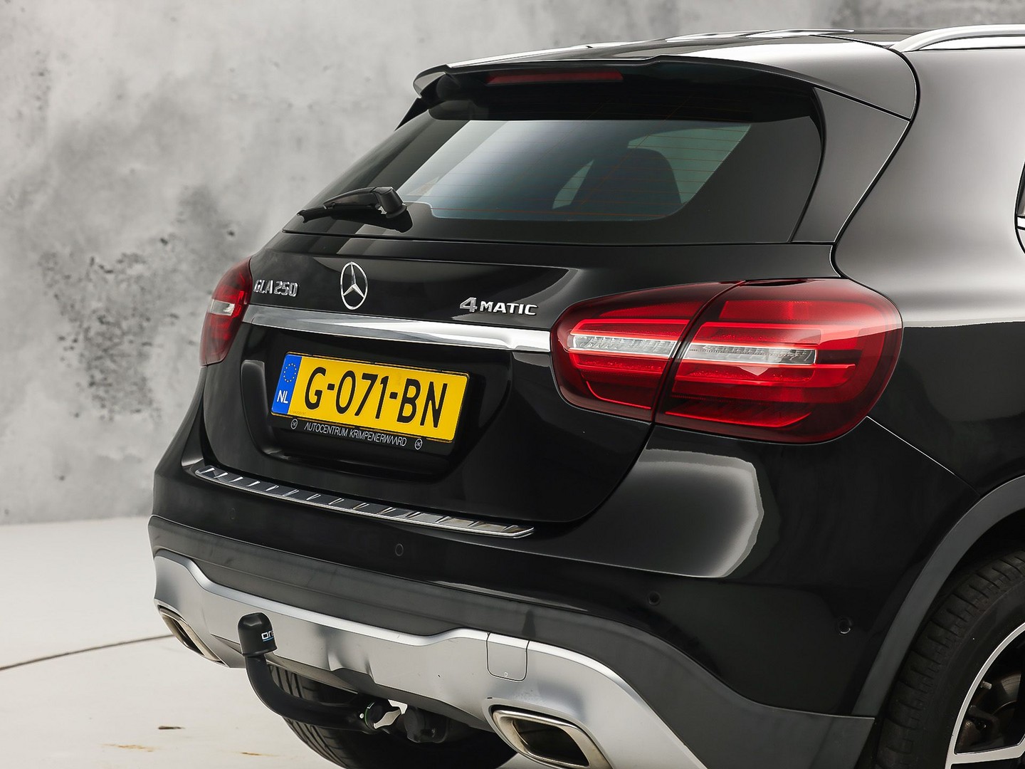 Mercedes-Benz GLA-klasse 250 4Matic Premium AMG Sport 211Pk Automaat (PANORAMADAK, MEMORY SEATS, GROOT NAVI, CAMERA, TREKHAAK, SPORTSTOELEN, GETINT GLAS, BRUIN LEDER, STOELVERWARMING, NIEUWSTAAT)