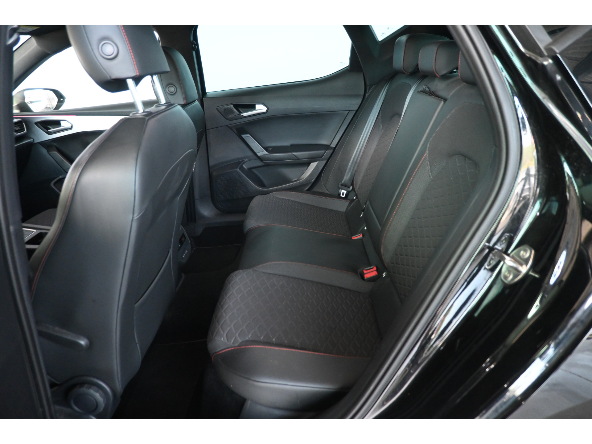 SEAT Leon 1.5 TSI FR Launch Edition Clima Navigatie Carplay Virtual LED Rijklaarprijs! Inruil Mogelijk!