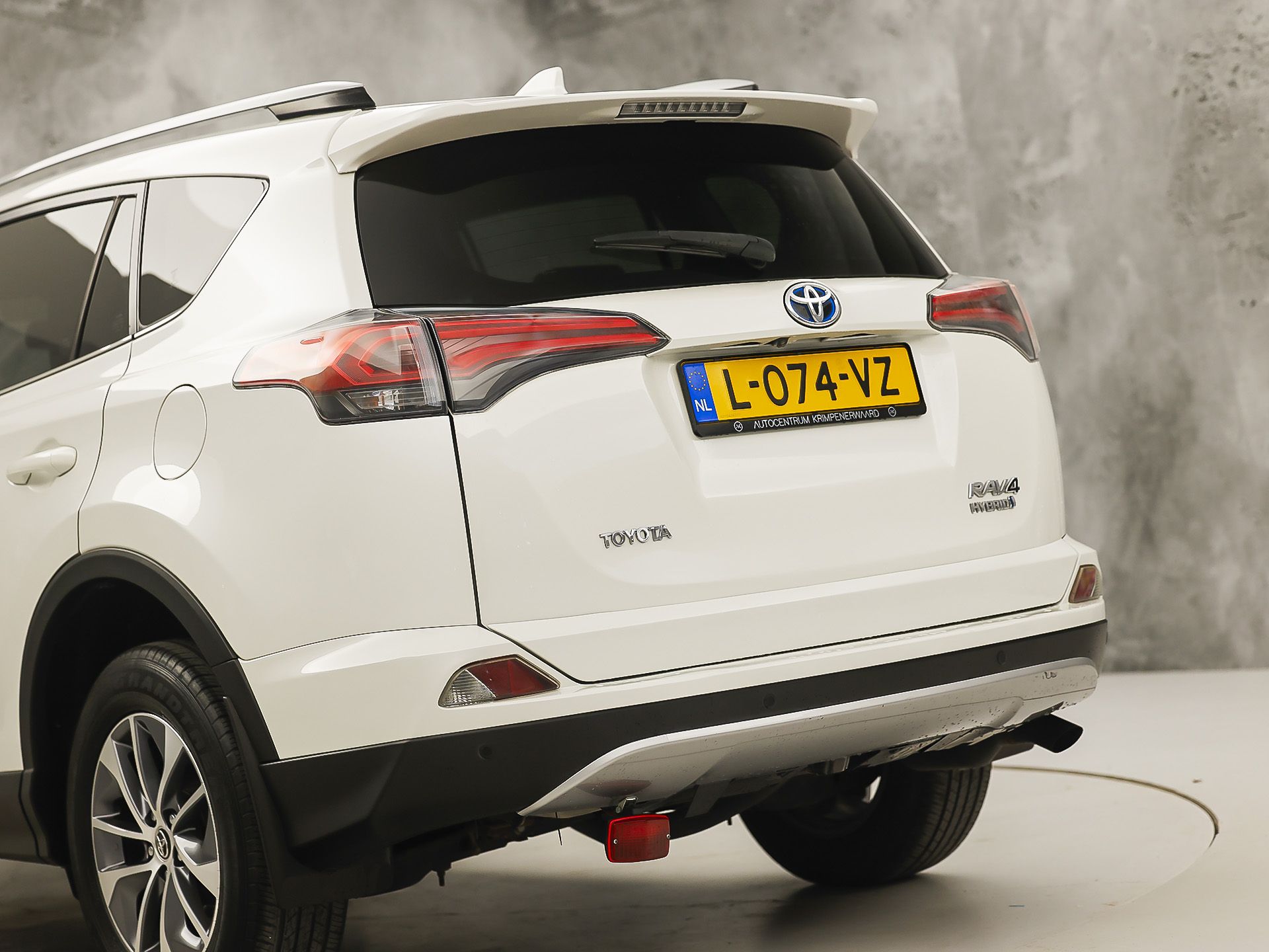 Toyota RAV4 2.5 Hybrid Executive Sport 197Pk Automaat (CAMERA, KEYLESS, GETINT GLAS, SPORTSTOELEN, ELEK PAKKET, NIEUWE APK, NIEUWSTAAT)