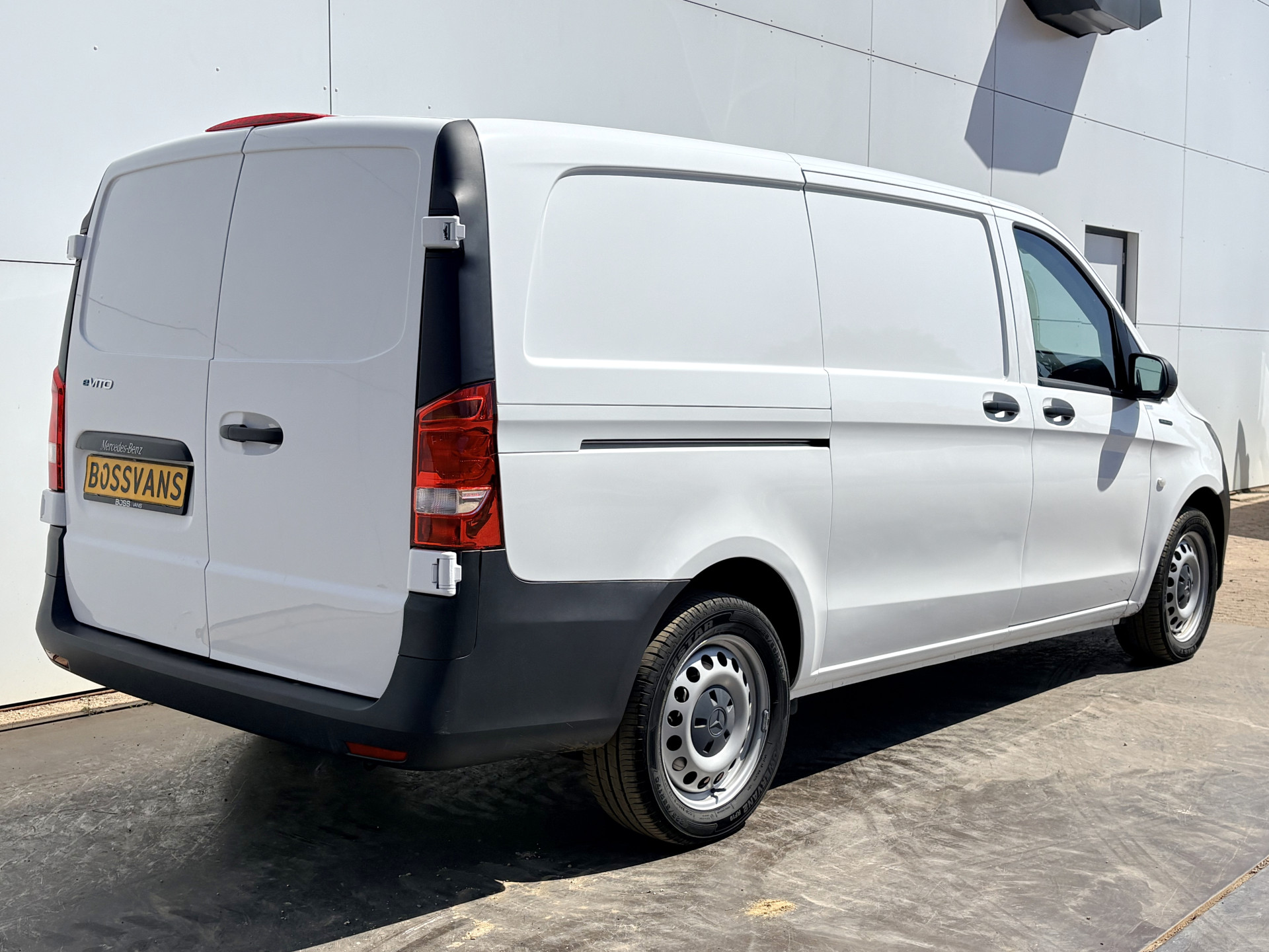 Mercedes-Benz eVito 112 66kWh L2 Elektrisch 95.8% (SOH) 280-WLTP 80kw Snelladen Climate Control Cruise Control Camera Stoelverwarming Parkeersensoren
