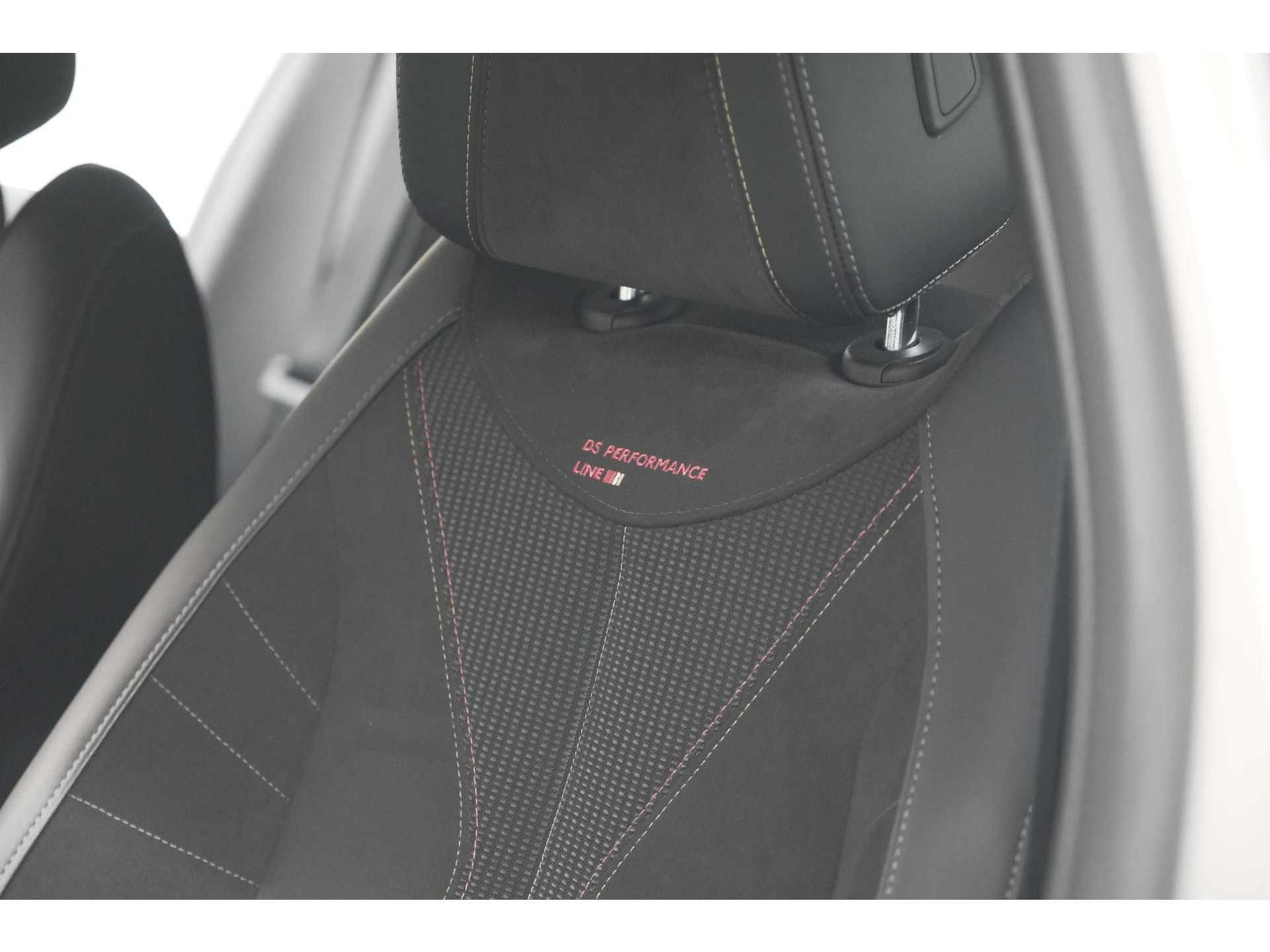 DS 4 PureTech 130 EAT8 Performance Line | Camera | Apple Carplay | Alcantara® bekleding | Parkeersensensoren